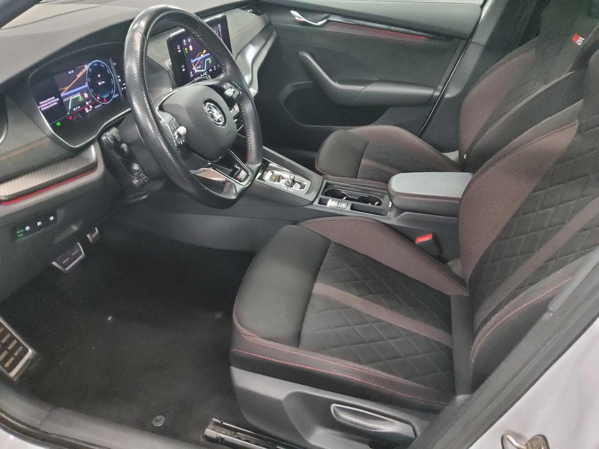 Skoda Octavia Kombi 2.0 TDI RS Navi Matrix vc AHK HuD 9