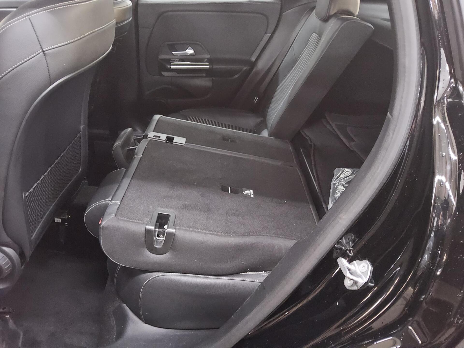 Mercedes-Benz GLA 220 d Progressive T-Leder Navi LED AHK RfK 11