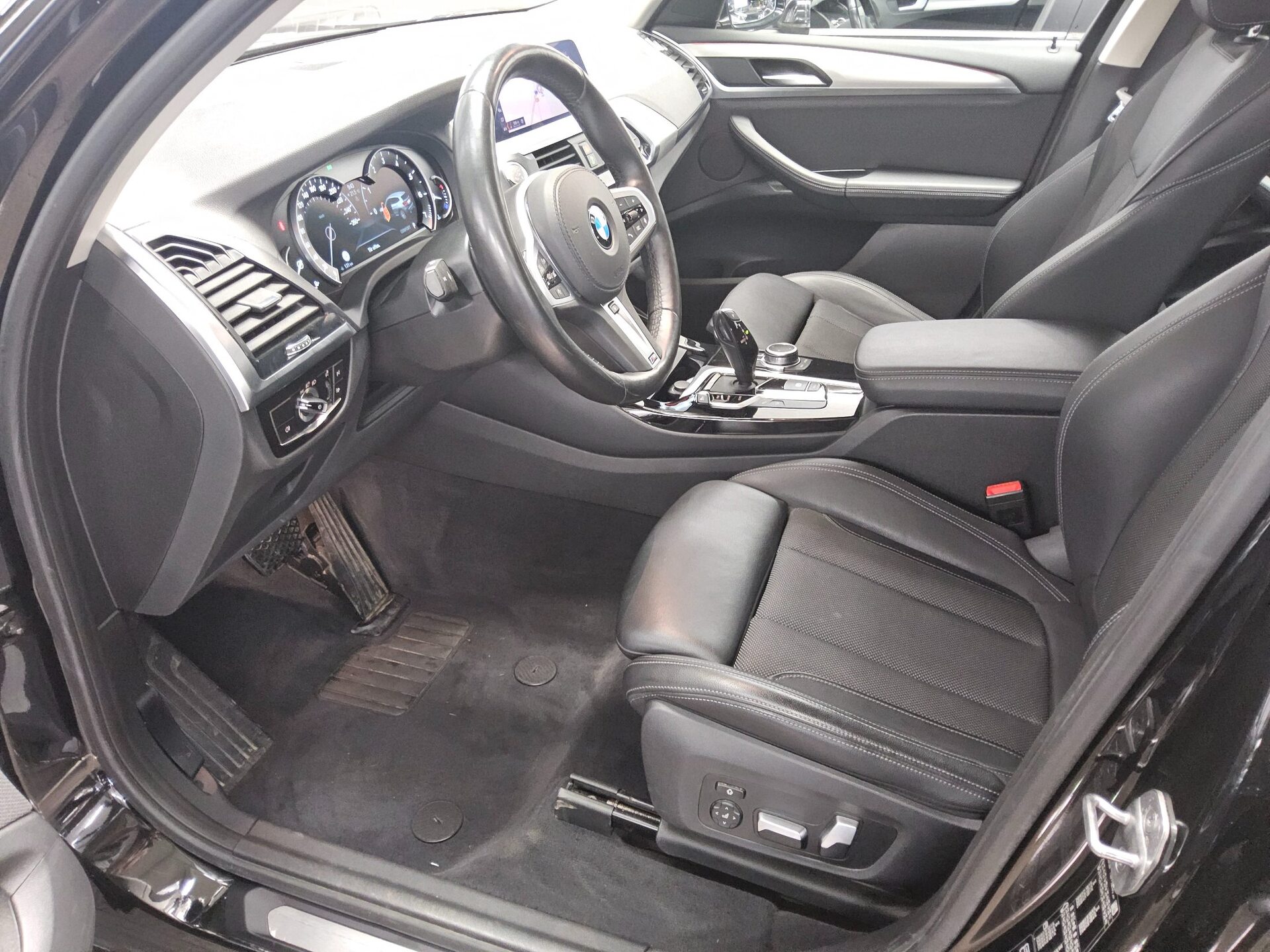 BMW X3 xDrive30i X-Line Navi LED LC+ AHK StandHzg 8
