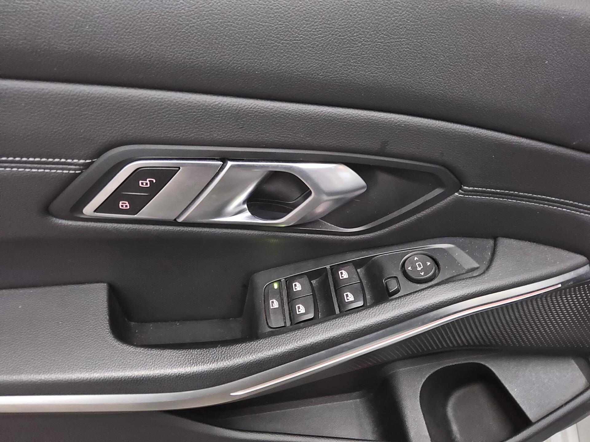 BMW 320dA Sport-Line Navi LED HiFi ACC PDC Shz 10