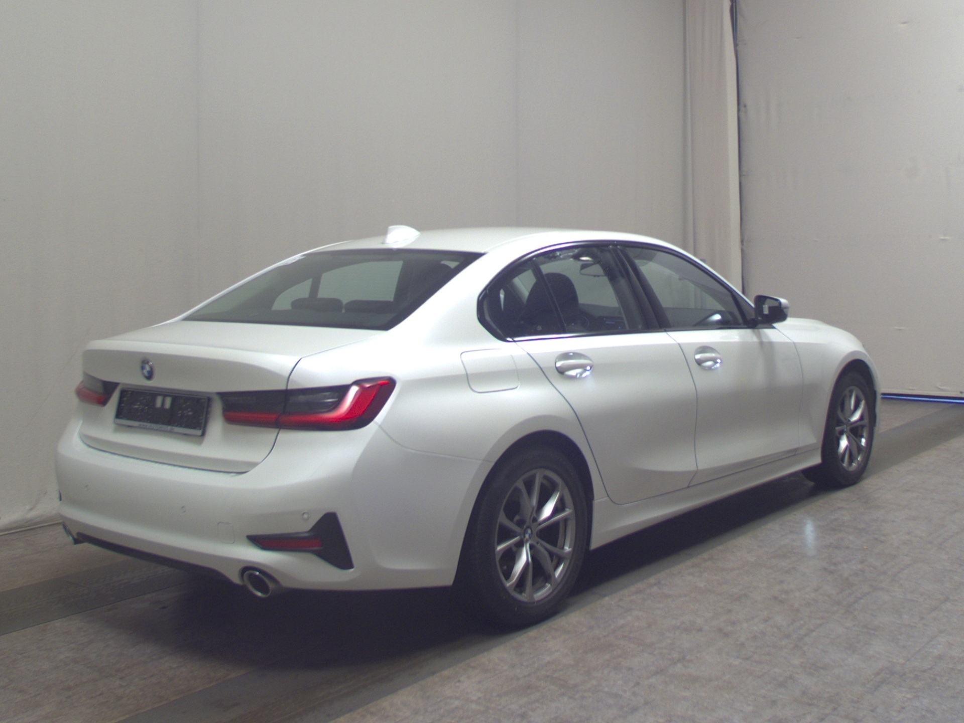 BMW 320dA Sport-Line Navi LED HiFi ACC PDC Shz 4