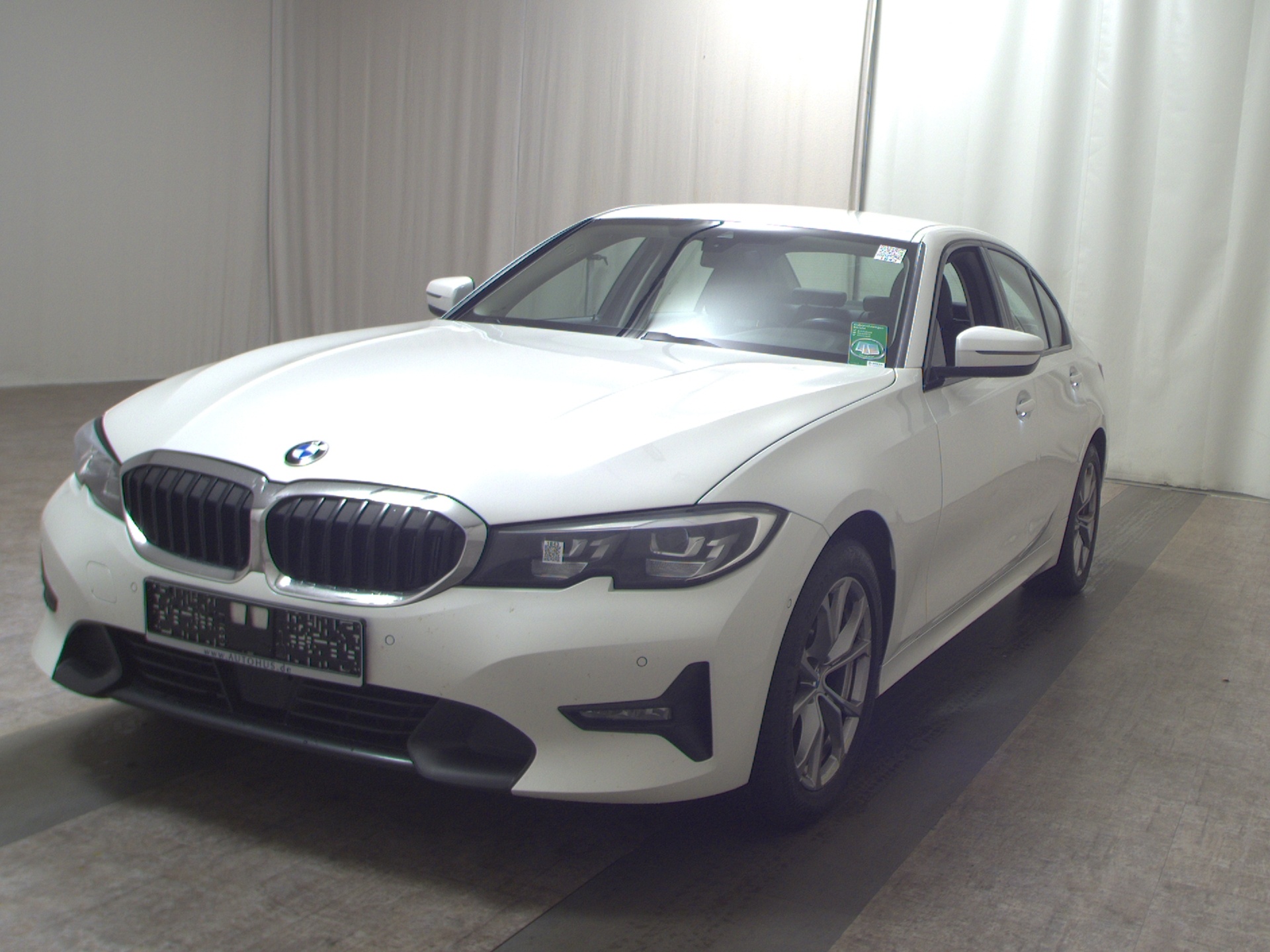 BMW 320dA Sport-Line Navi LED HiFi ACC PDC Shz 2