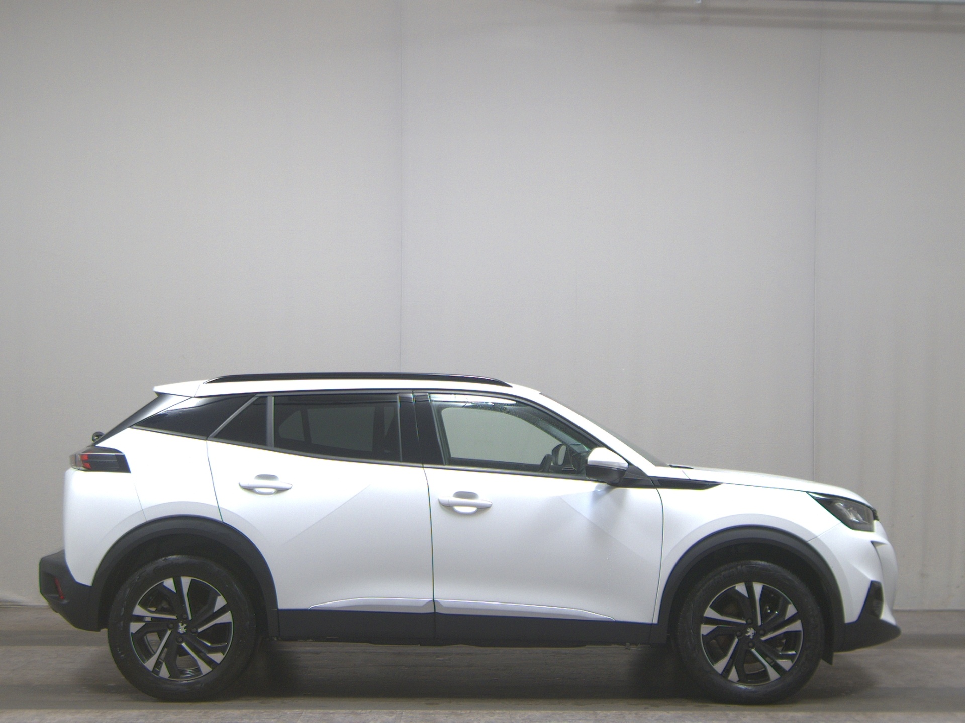 Peugeot 2008 1.5 BlueHDi 130 Allure 2-Sitzer LED ACC Shz