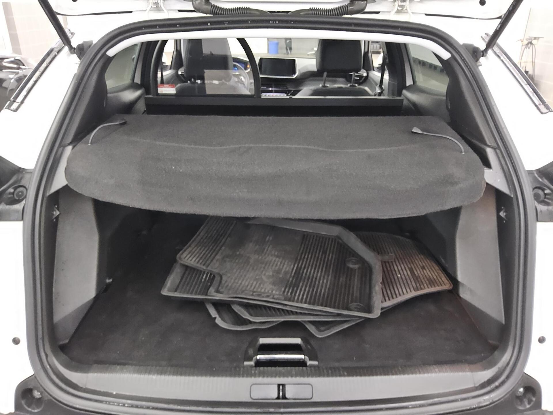 Peugeot 2008 1.5 BlueHDi 130 Allure 2-Sitzer LED ACC Shz 12