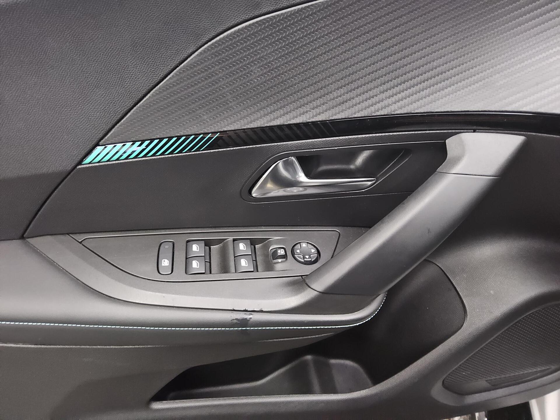 Peugeot 2008 1.5 BlueHDi 130 Allure 2-Sitzer LED ACC Shz 10