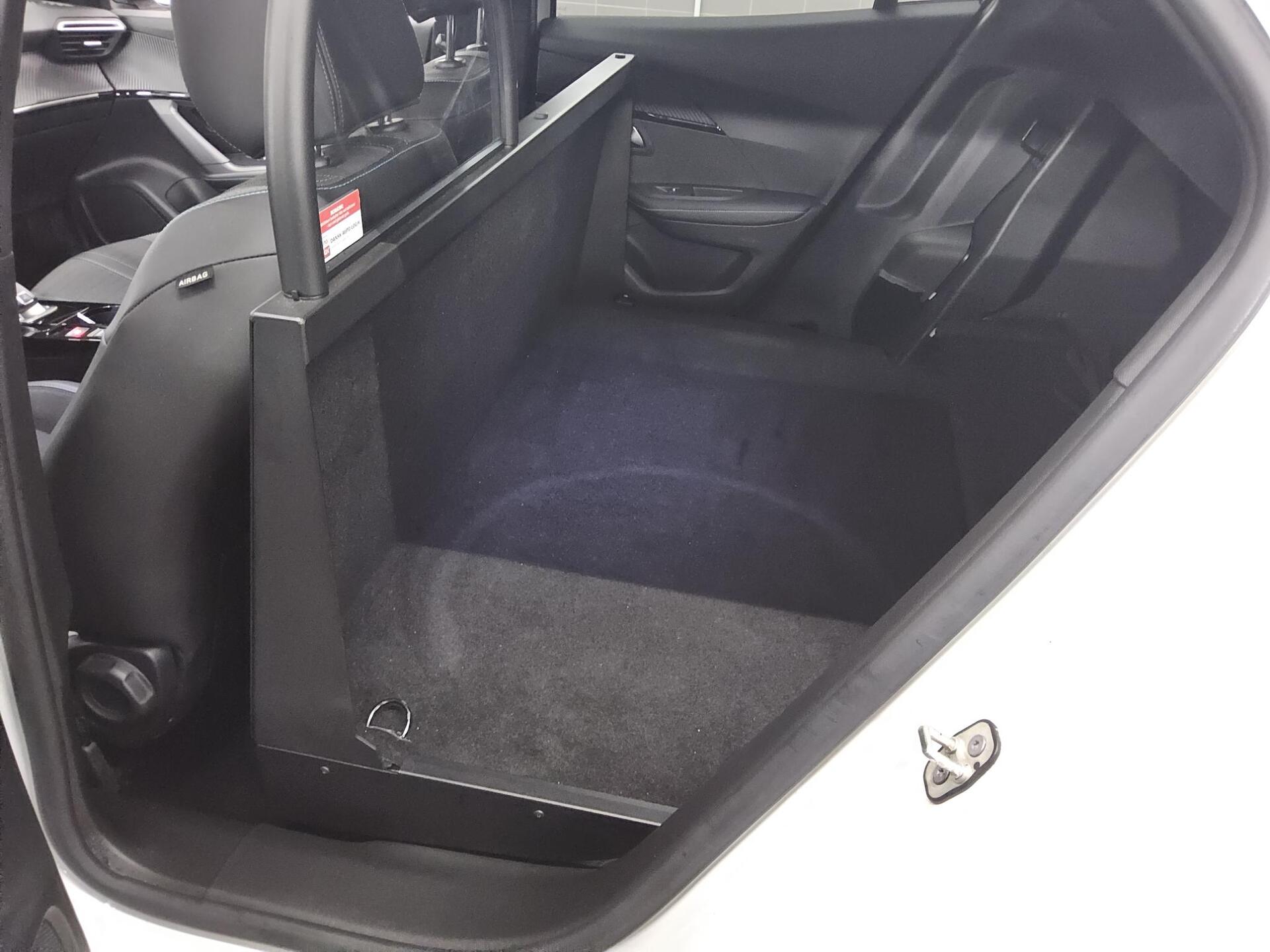 Peugeot 2008 1.5 BlueHDi 130 Allure 2-Sitzer LED ACC Shz 13