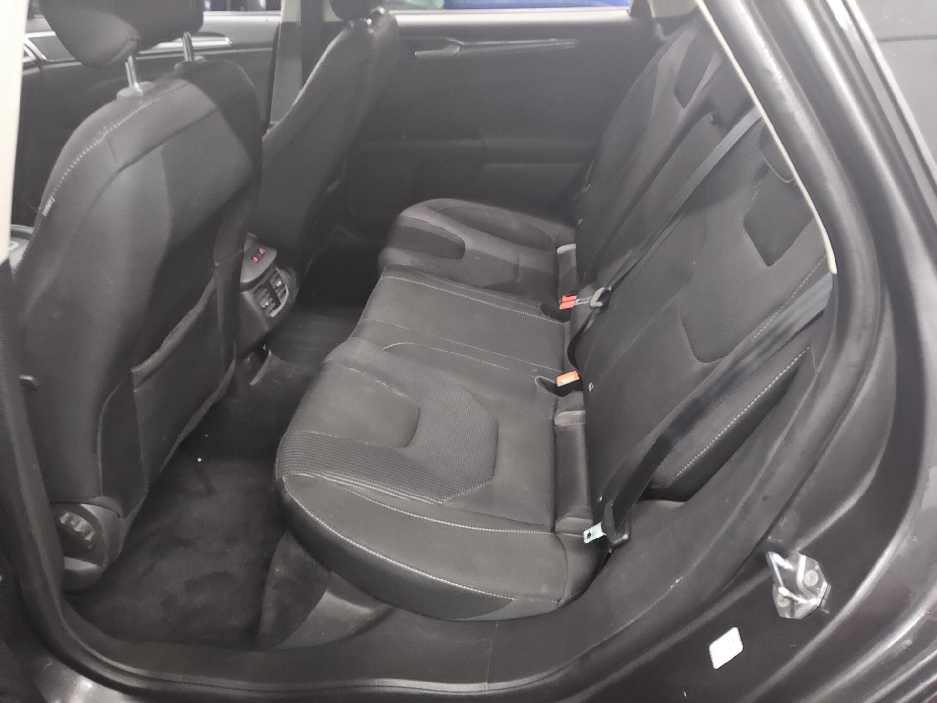 Ford Mondeo Turnier 2.0 EB Titanium Navi LED RFK SHZ 12