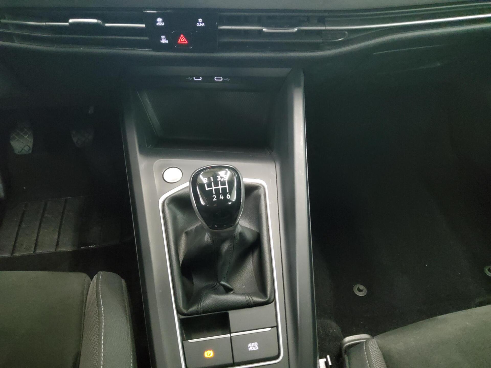 Volkswagen Golf-8 Var. 2.0 TDI Life Navi LED ACC PDC SHZ 6