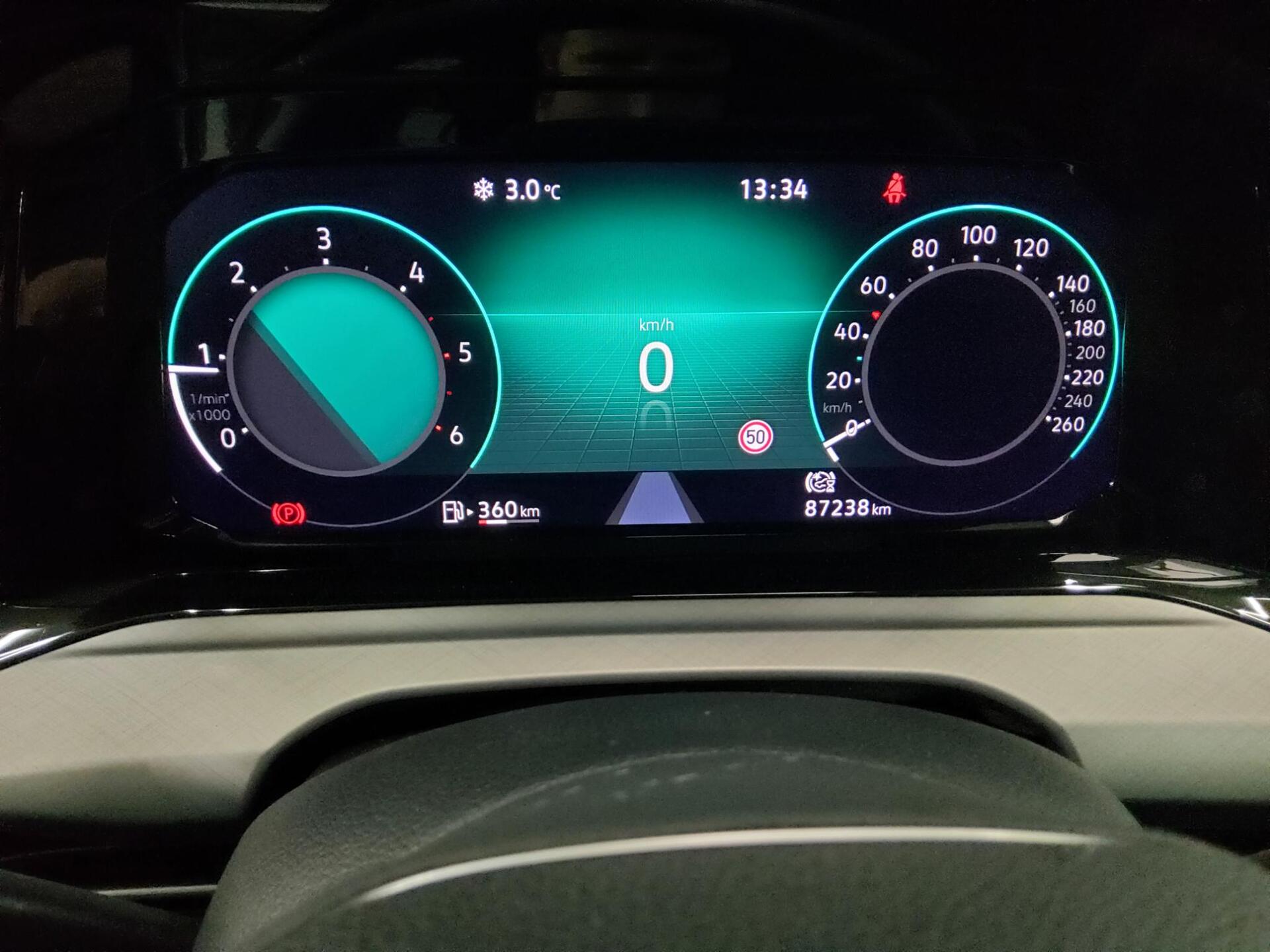 Volkswagen Golf-8 Var. 2.0 TDI Life Navi LED ACC PDC SHZ 8