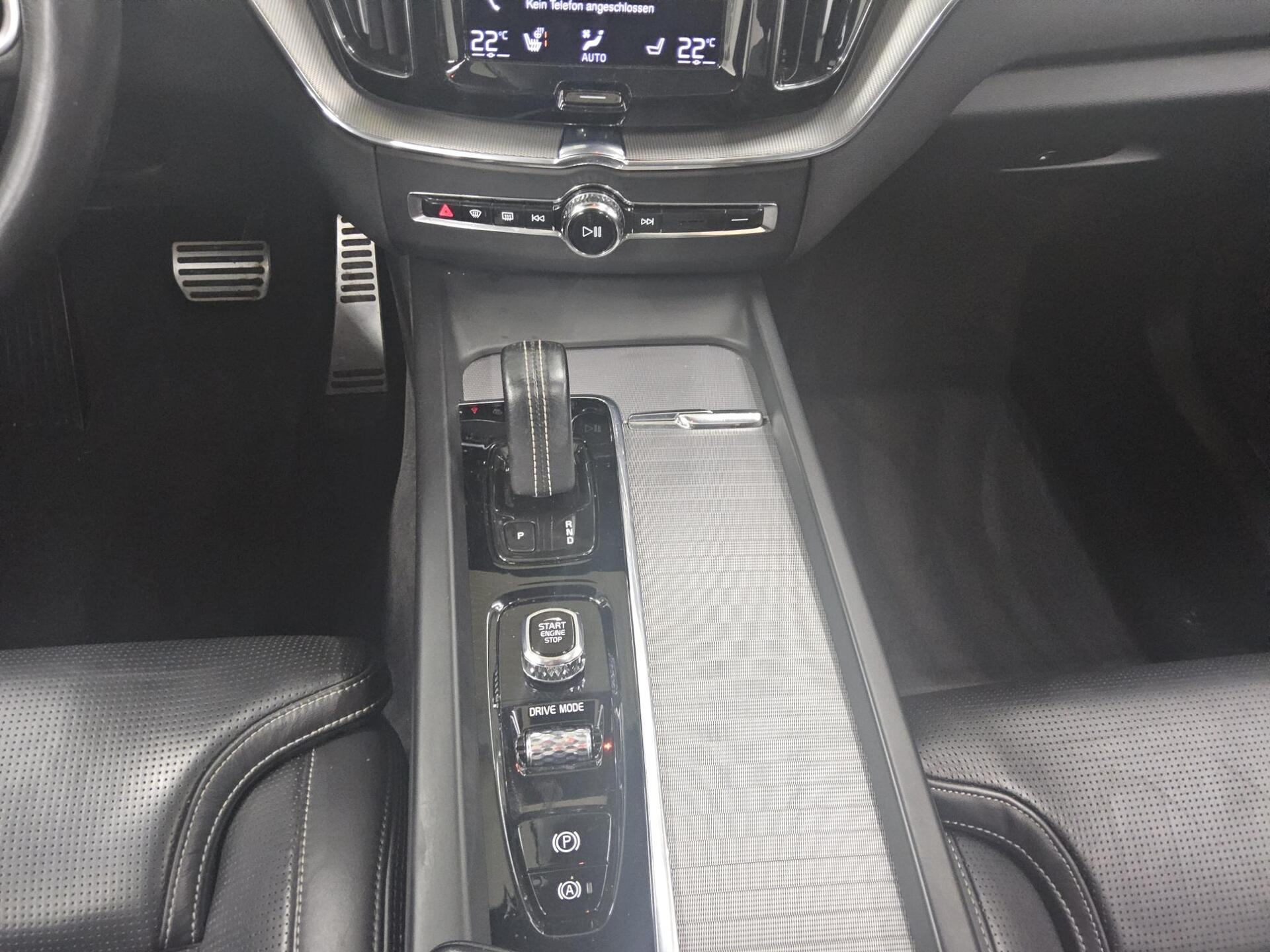 Volvo XC60 T8 AWD Hybrid R-Design Navi LED Pano Leder 6