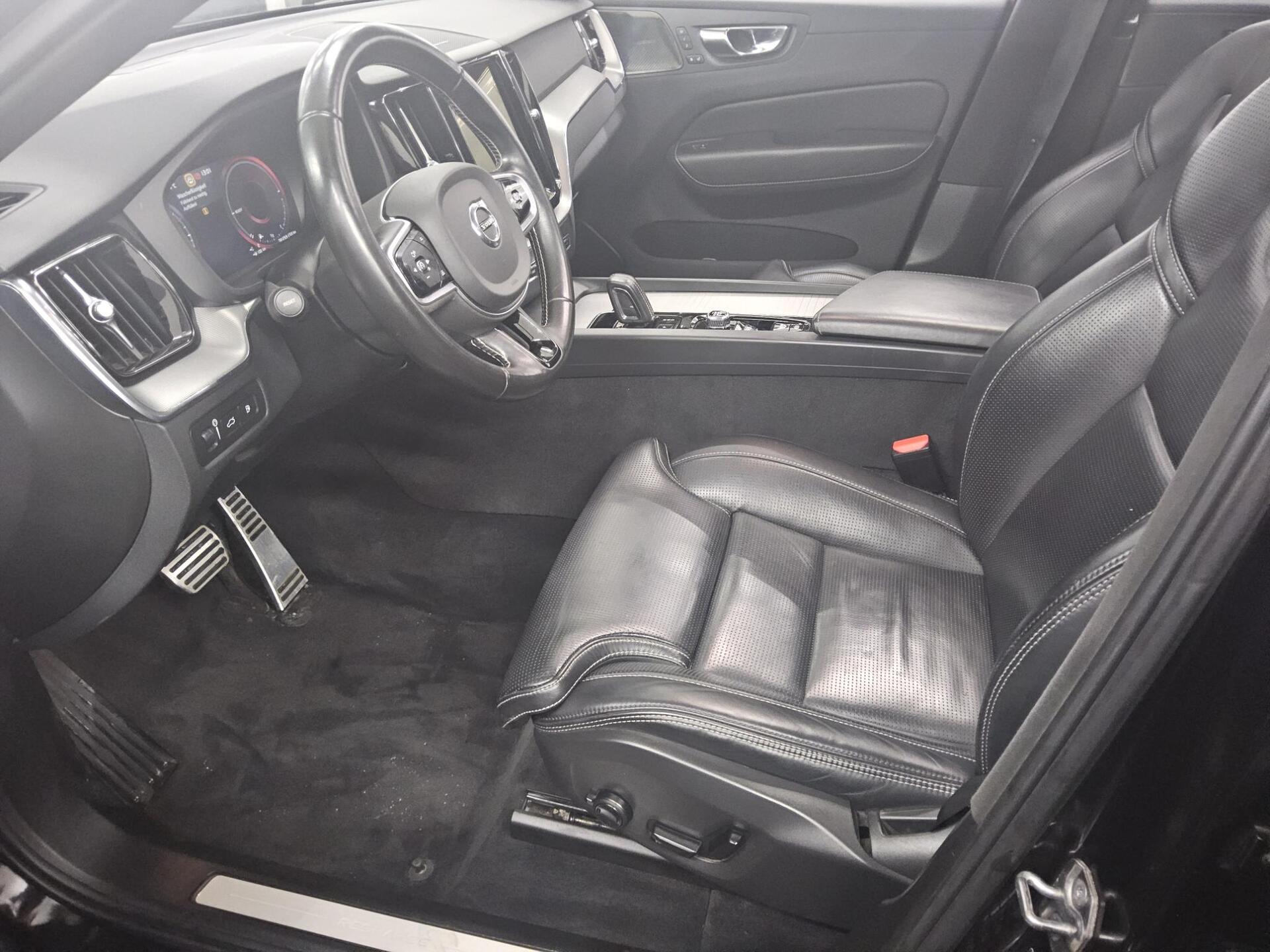 Volvo XC60 T8 AWD Hybrid R-Design Navi LED Pano Leder 9