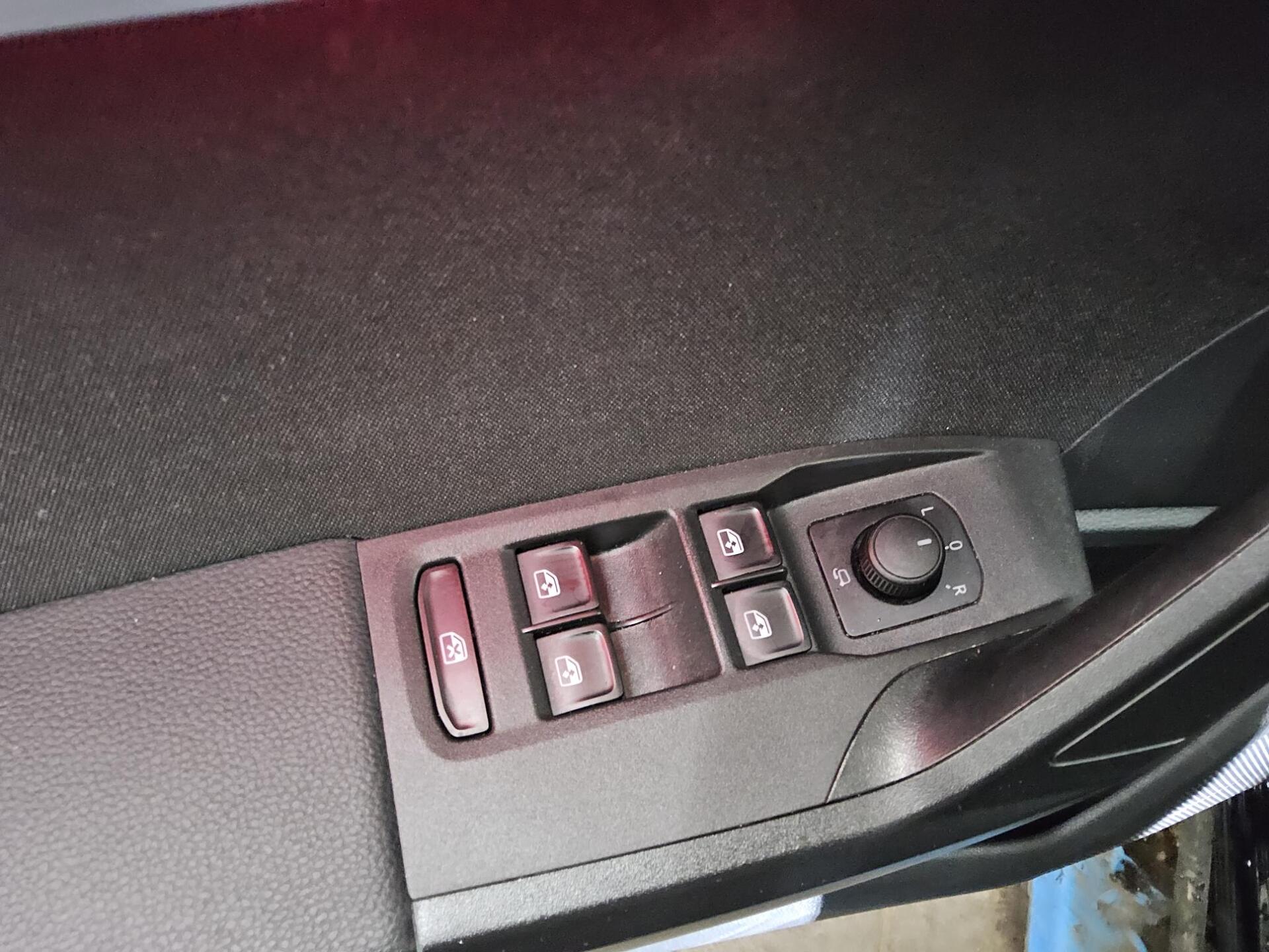 Seat Ibiza 1.0 TSI FR Navi Virtual LED PDC SHZ BT 9