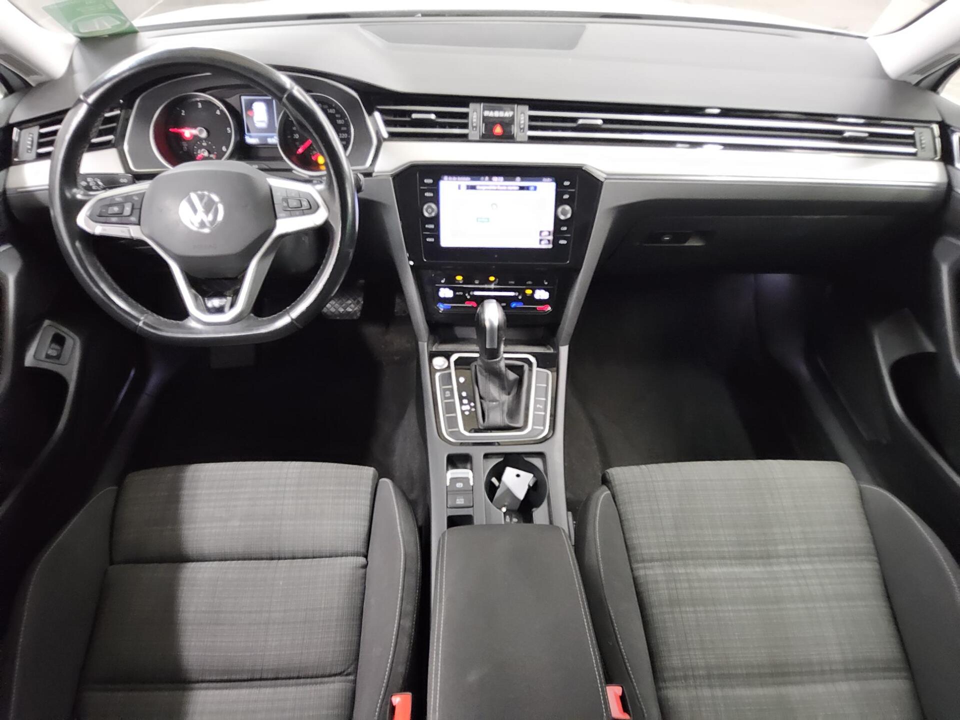 Volkswagen Passat Var. 2.0 TDI Business R-Line Navi LED PDC 5