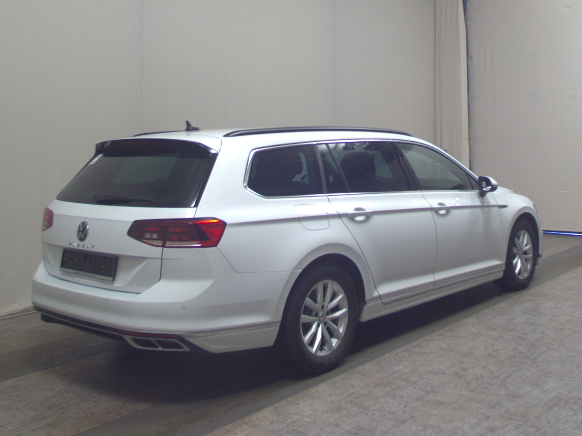 Volkswagen Passat Var. 2.0 TDI Business R-Line Navi LED PDC 4
