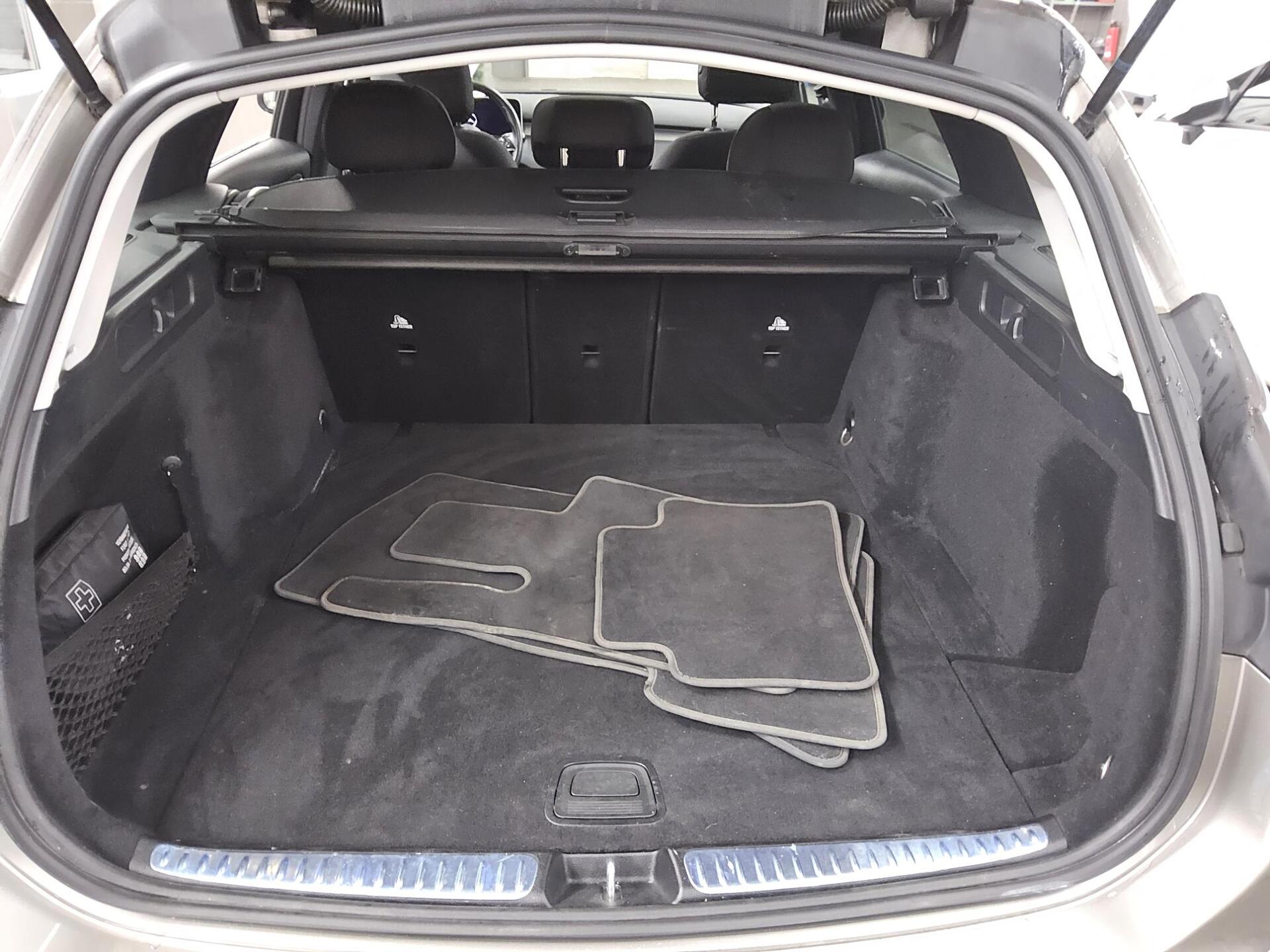 Mercedes-Benz C 220 T d Avantgarde Navi LED Panorama Kamera 13