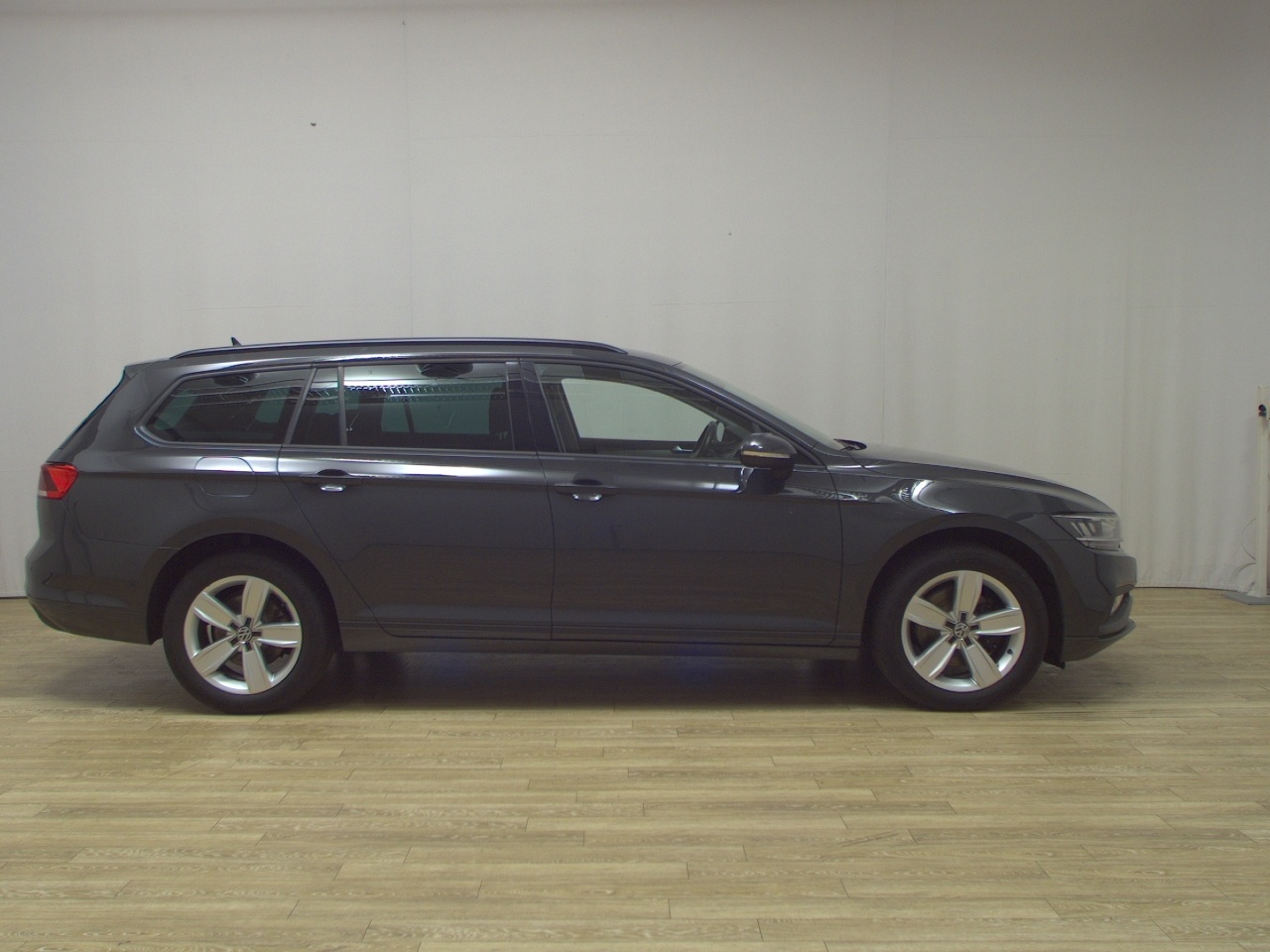 Volkswagen Passat Var. 2.0 TDI Business Navi LED AHK RFK