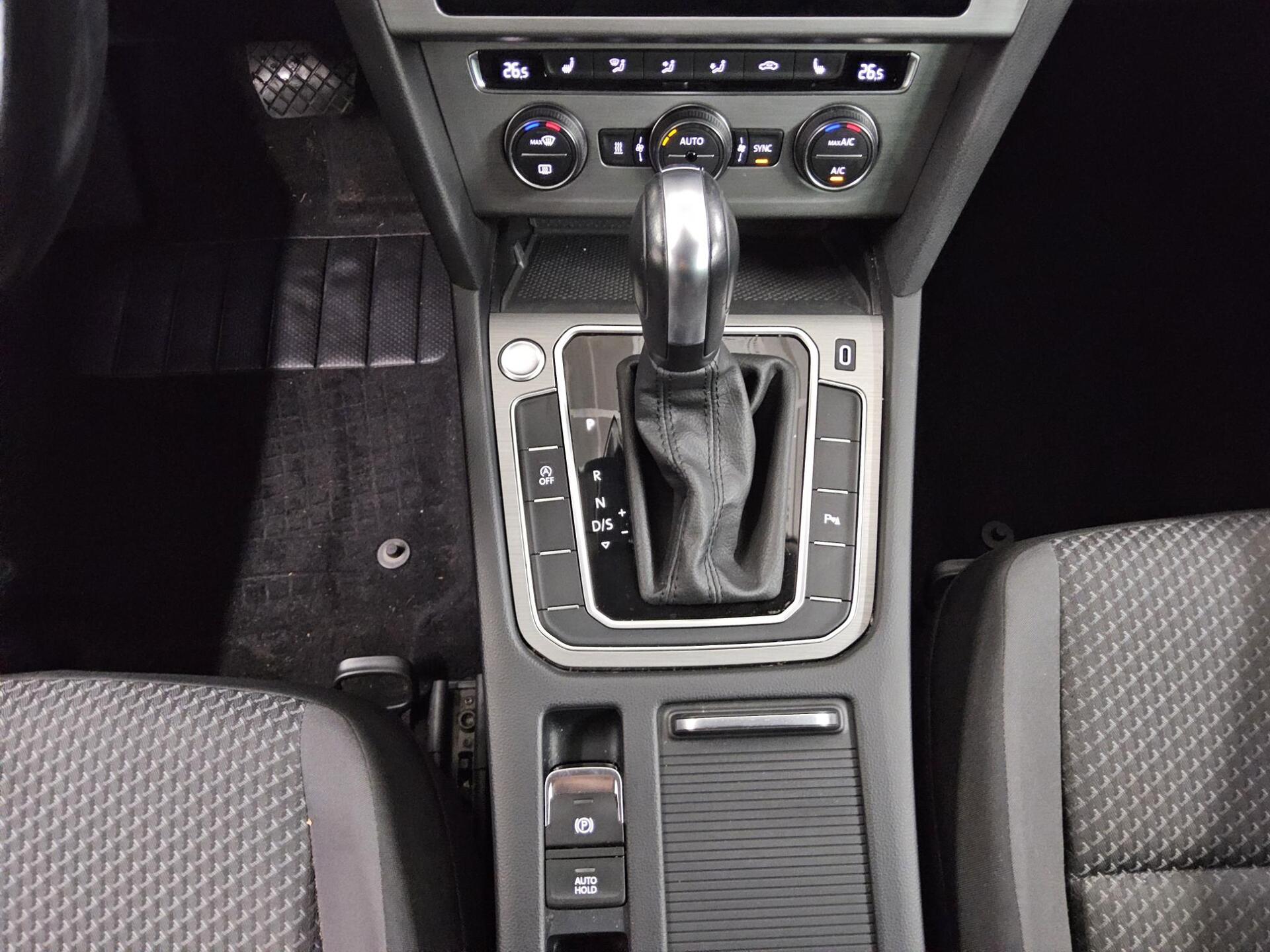 Volkswagen Passat Var. 2.0 TDI Business Navi LED AHK RFK 6