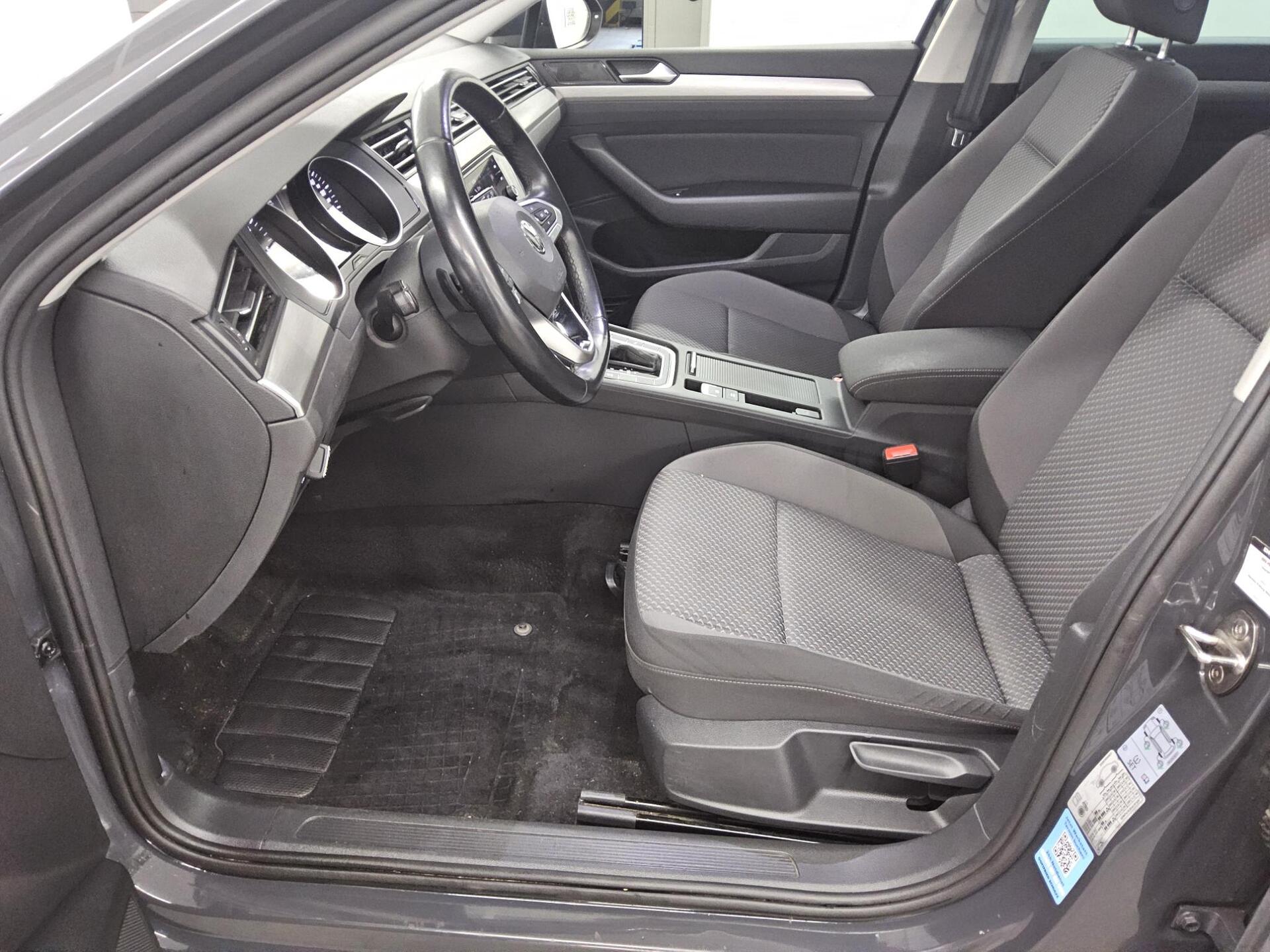 Volkswagen Passat Var. 2.0 TDI Business Navi LED AHK RFK 8