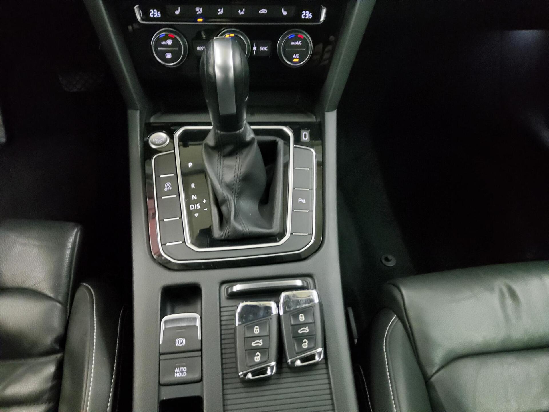 Volkswagen Passat Var. 2.0 TDI Business Navi LED Leder RFK 6