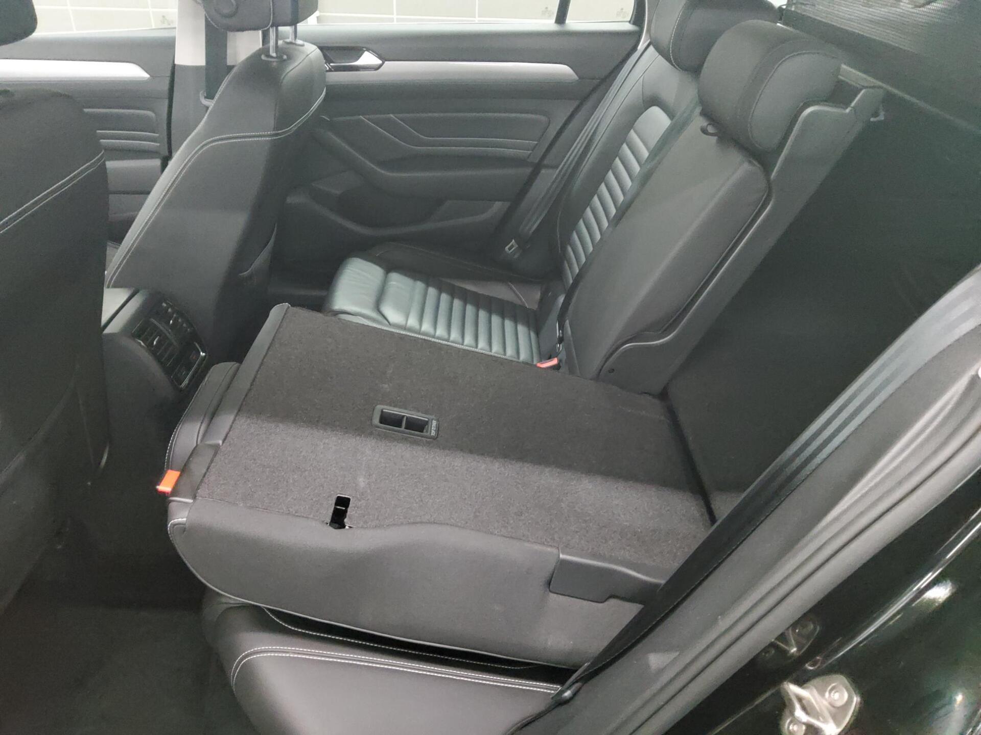 Volkswagen Passat Var. 2.0 TDI Business Navi LED Leder RFK 12