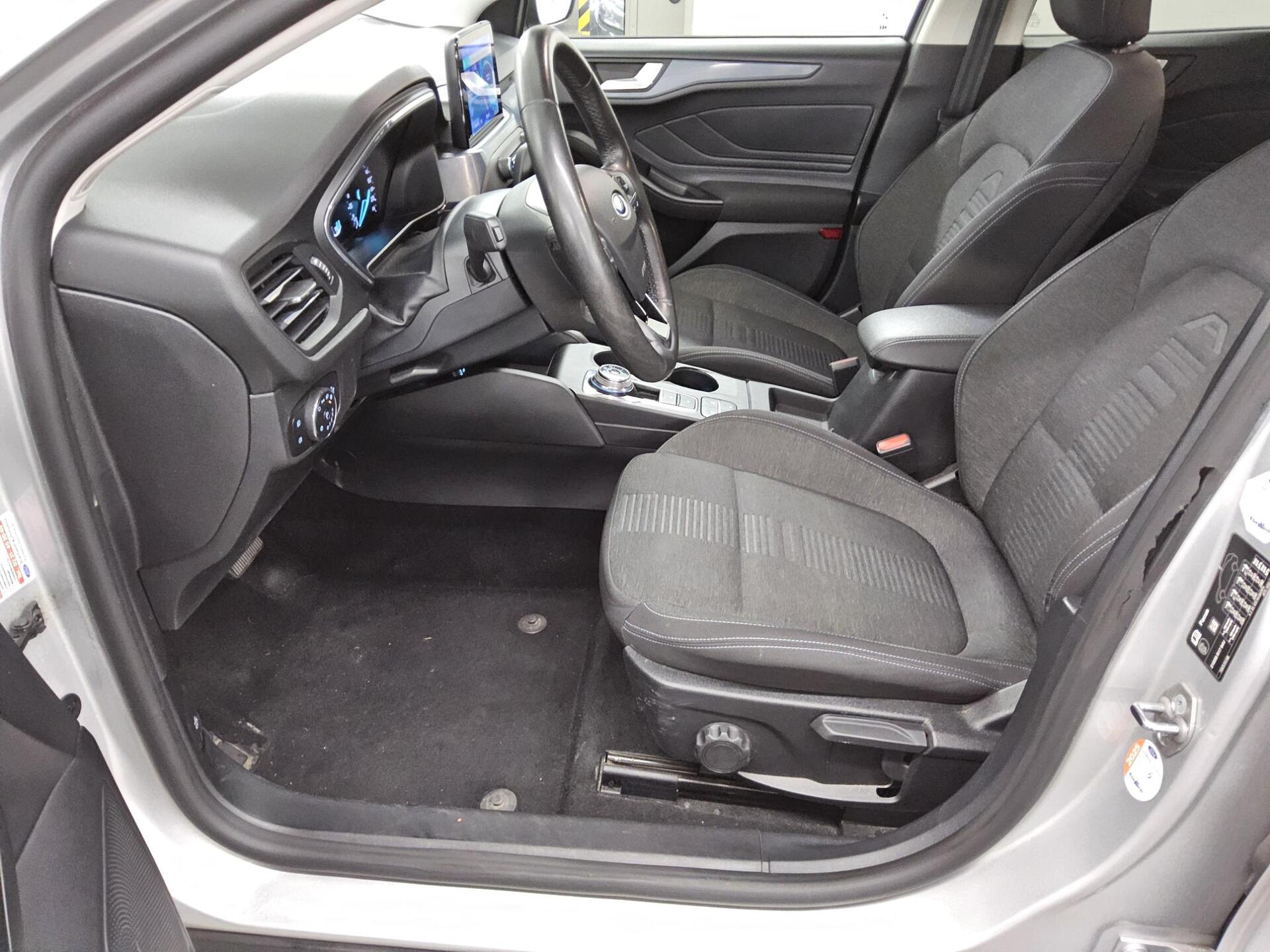 Ford Focus Turnier 1.5 EB Active Navi LED RFK AHK PDC 8