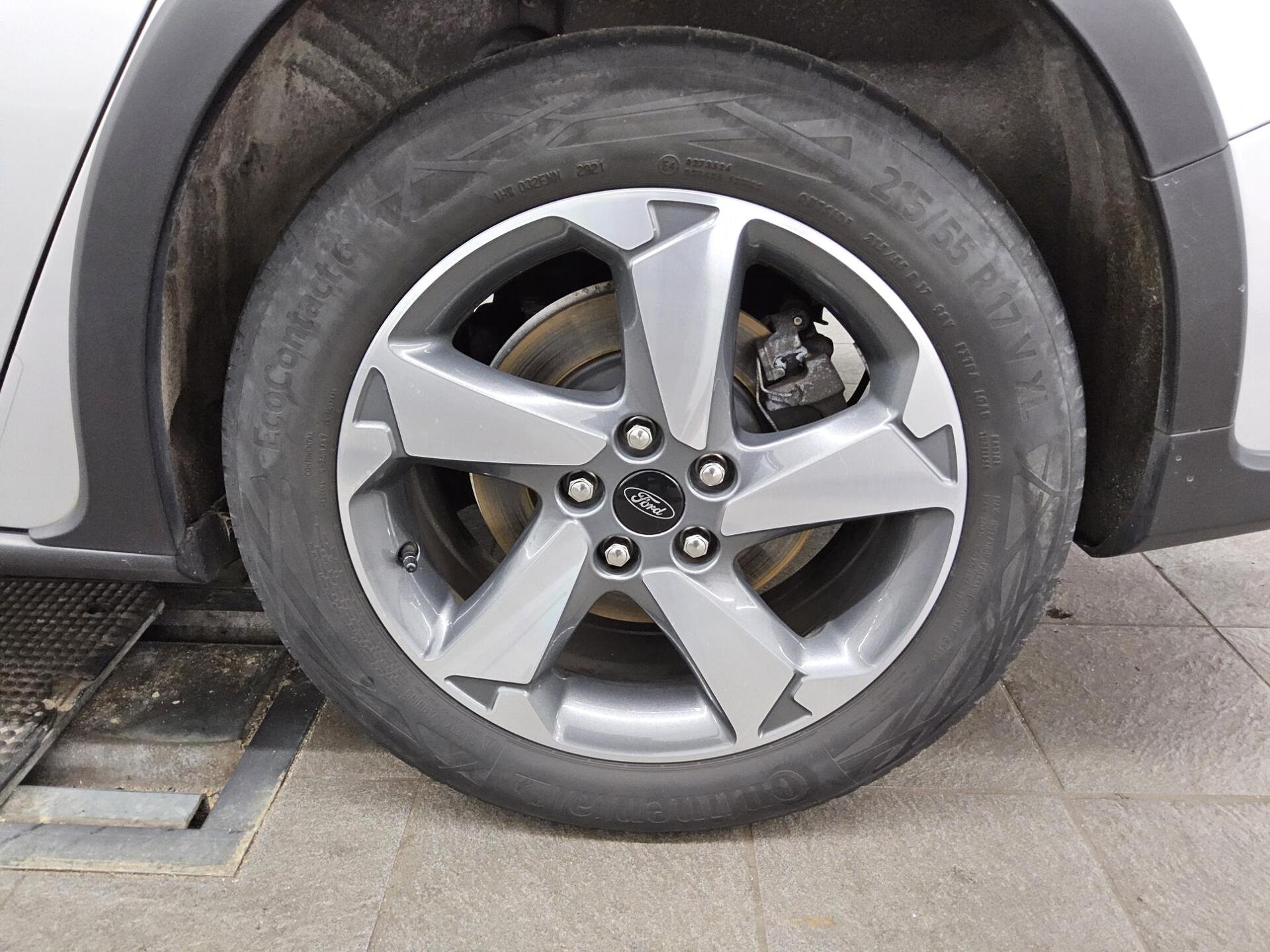 Ford Focus Turnier 1.5 EB Active Navi LED RFK AHK PDC 10