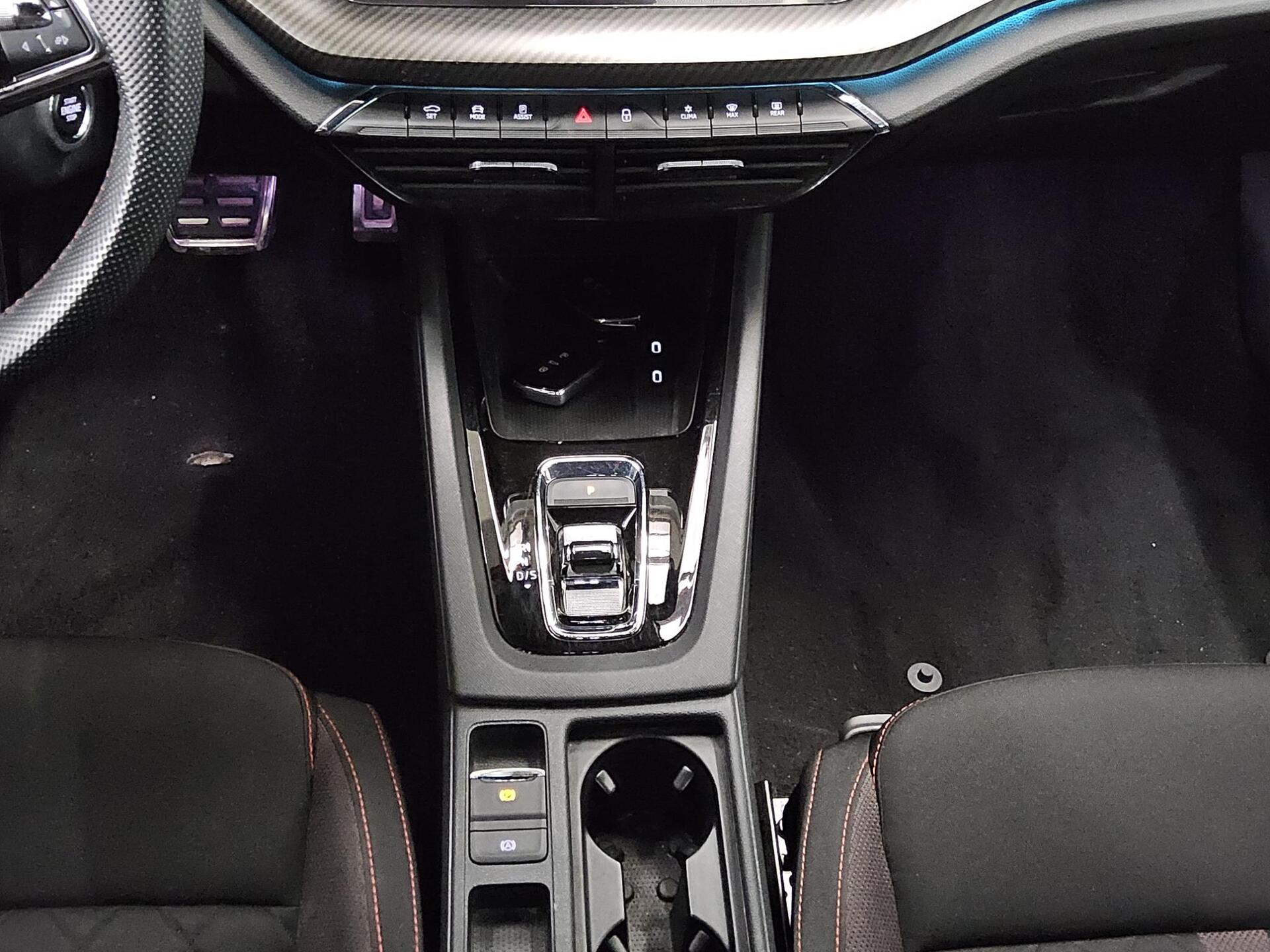 Skoda Octavia Kombi 2.0 TDI RS Navi LED+ DCC AHK PDC 6