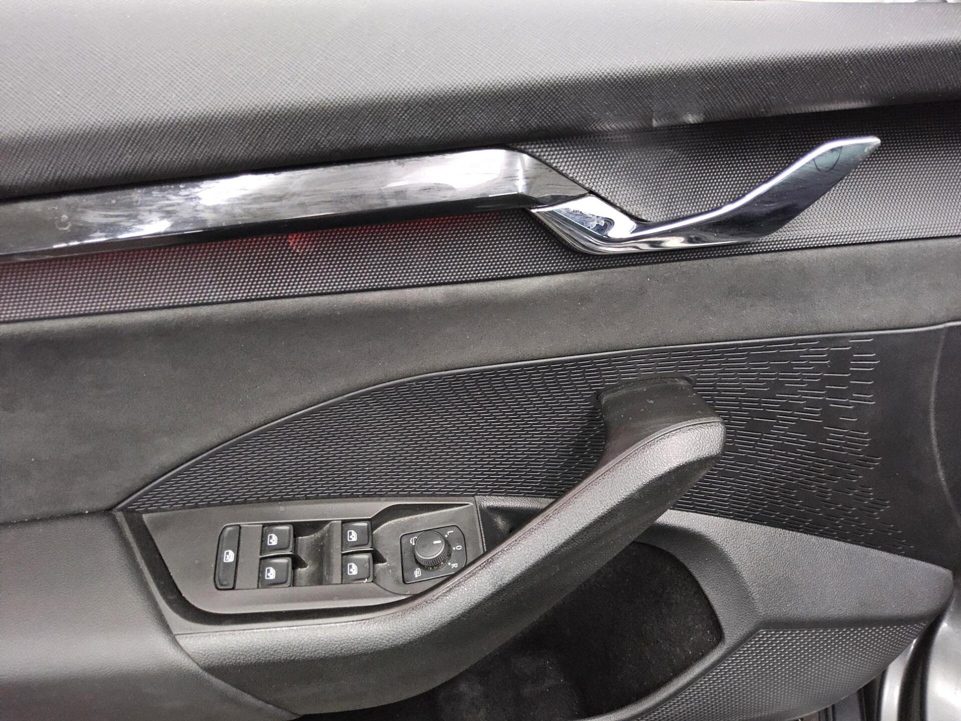 Skoda Octavia Kombi 2.0 TDI RS Navi LED+ DCC AHK PDC 10