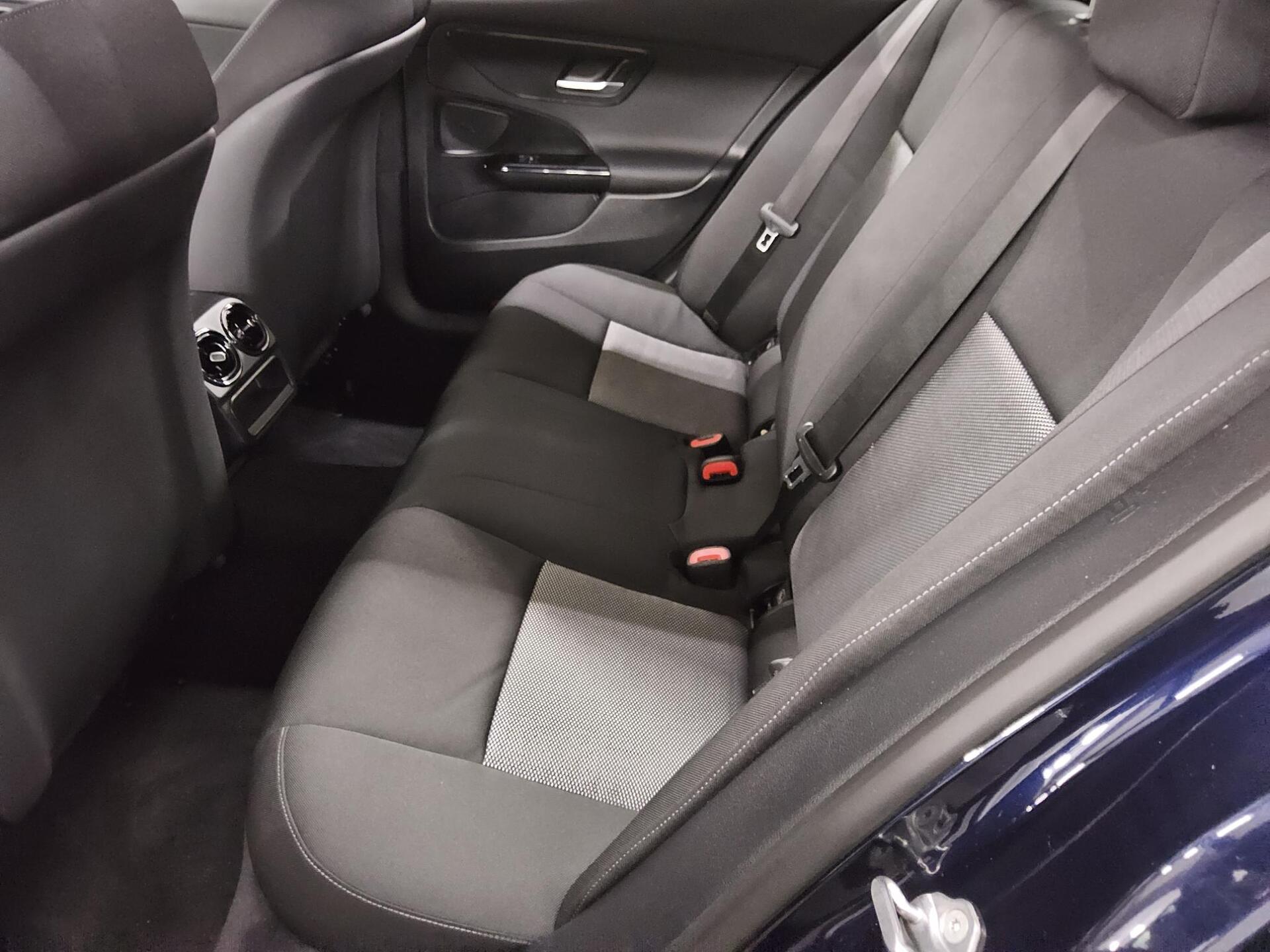 Mercedes-Benz C 220 d Avantgarde Navi LED MBUX RfK PDC Shz 13