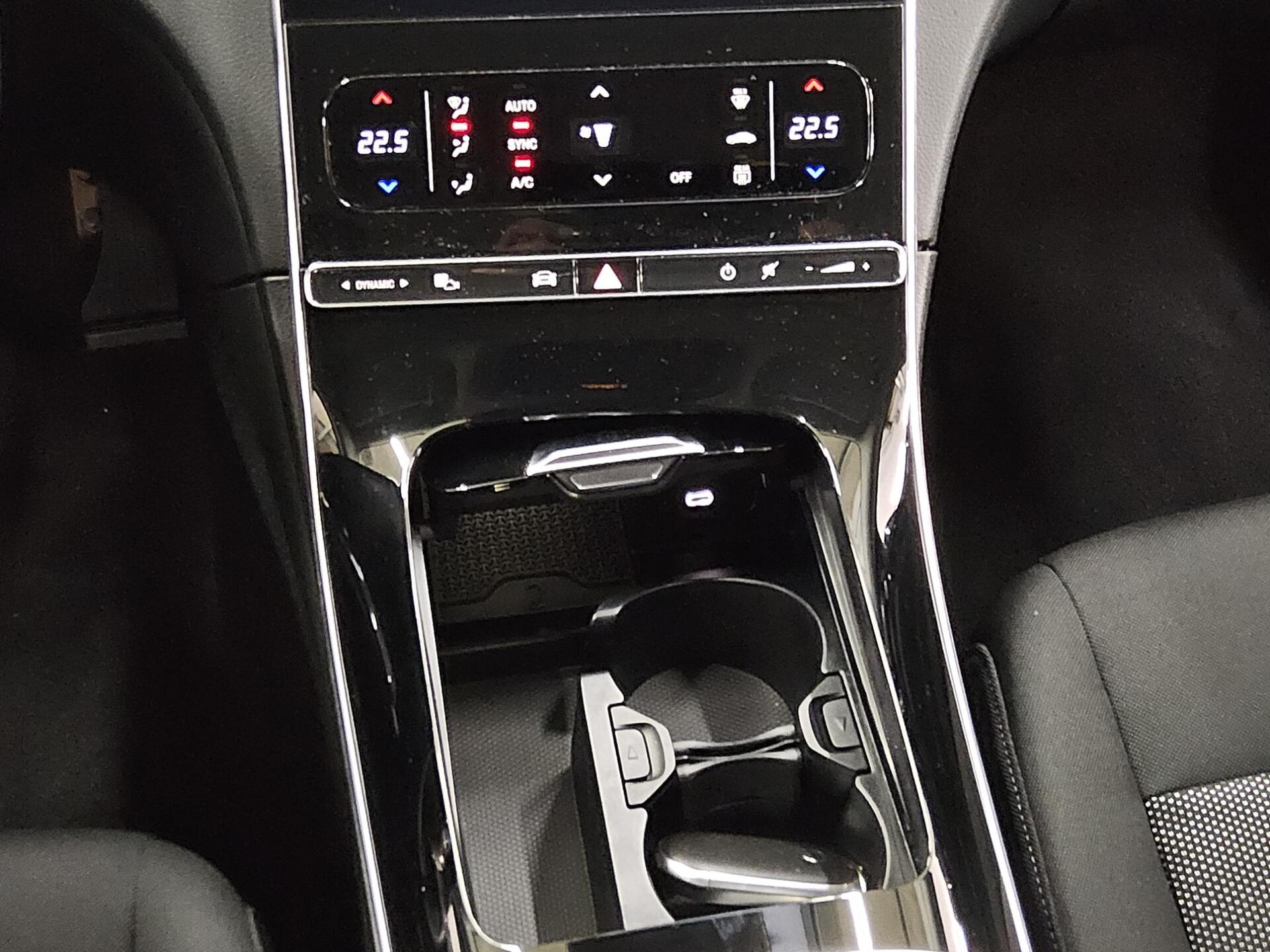 Mercedes-Benz C 220 d Avantgarde Navi LED MBUX RfK PDC Shz 6