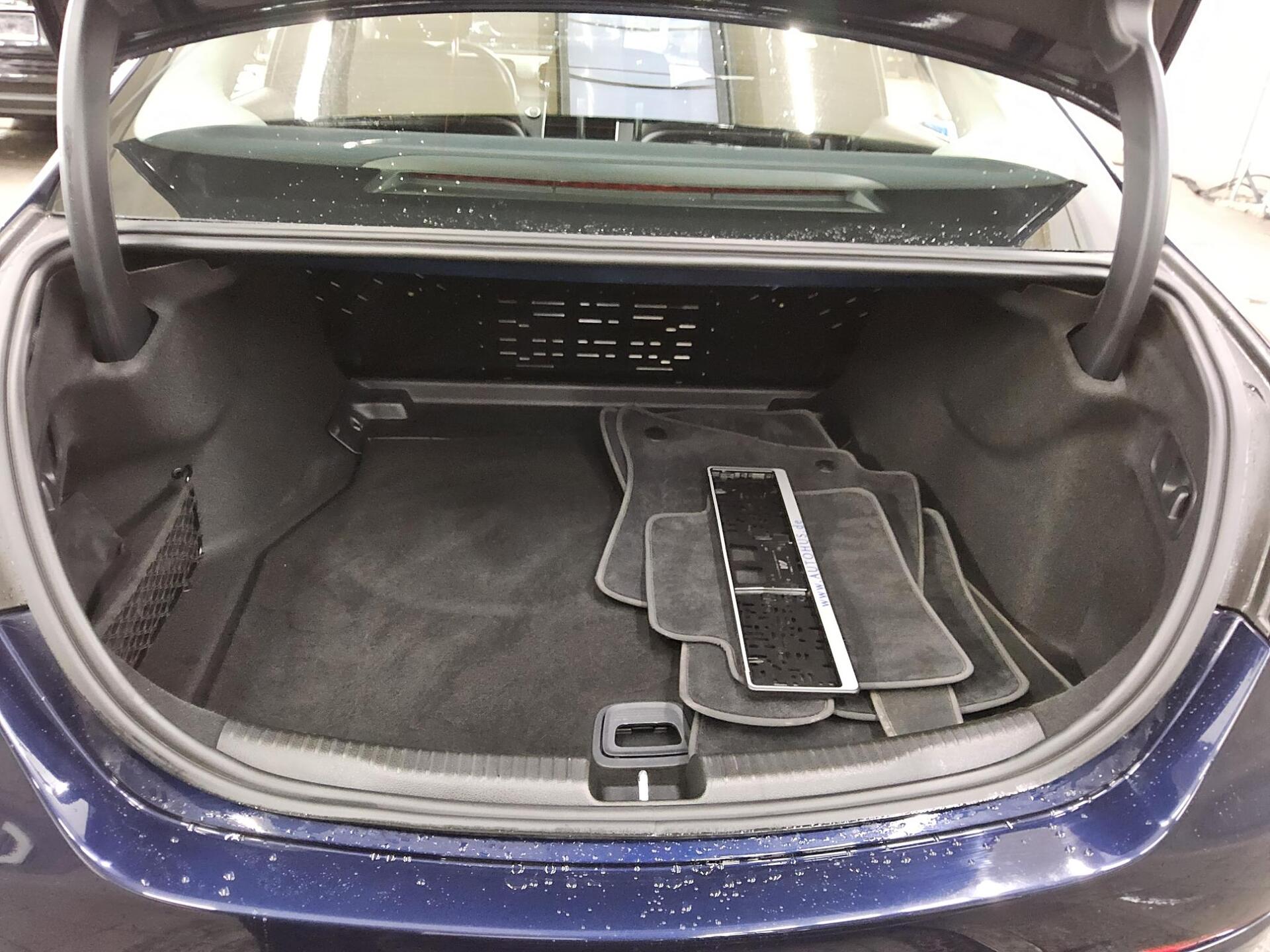 Mercedes-Benz C 220 d Avantgarde Navi LED MBUX RfK PDC Shz 12