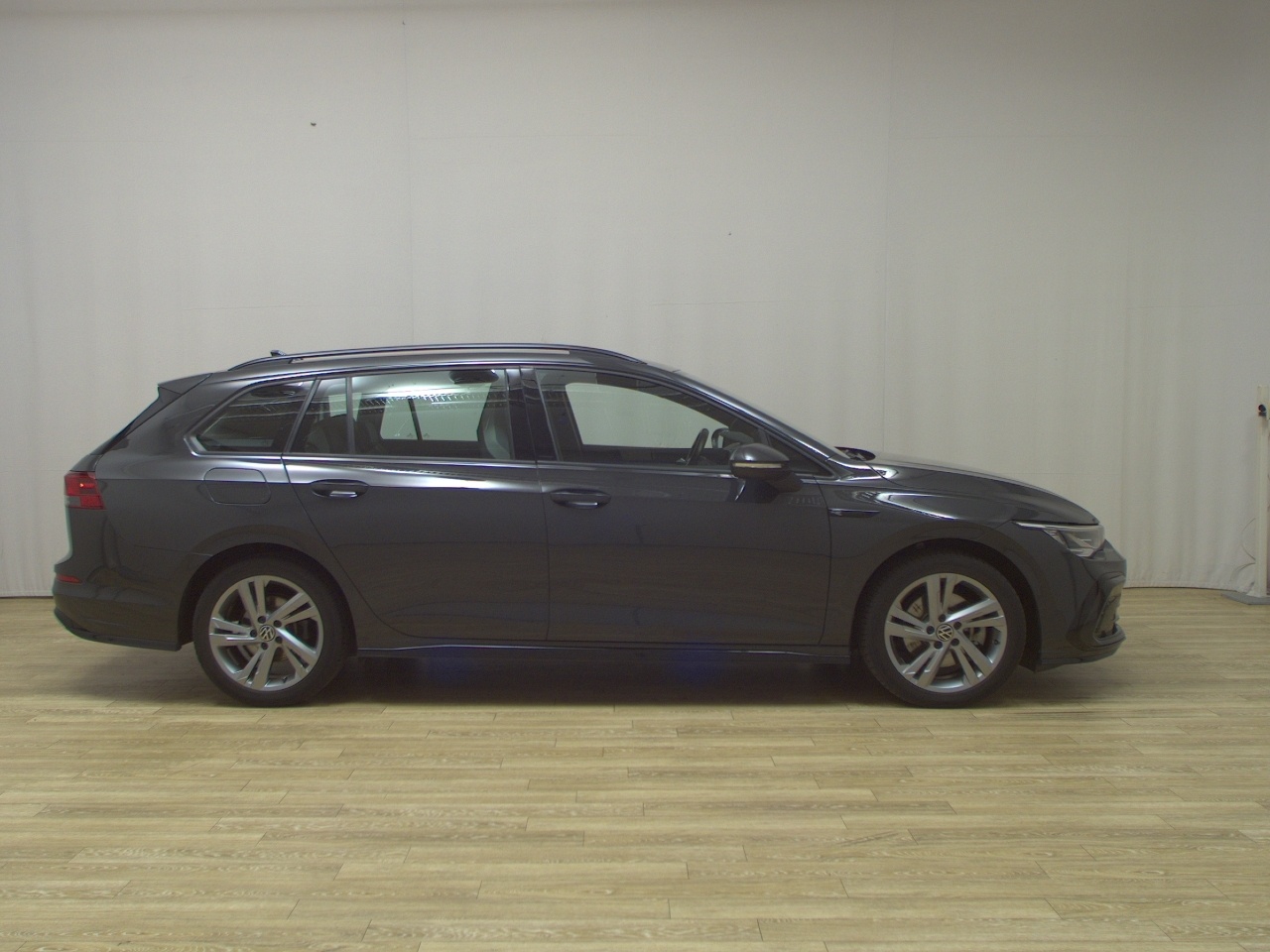 Volkswagen Golf-8 Var. 2.0 TDI R-Line Navi DC LED ACC