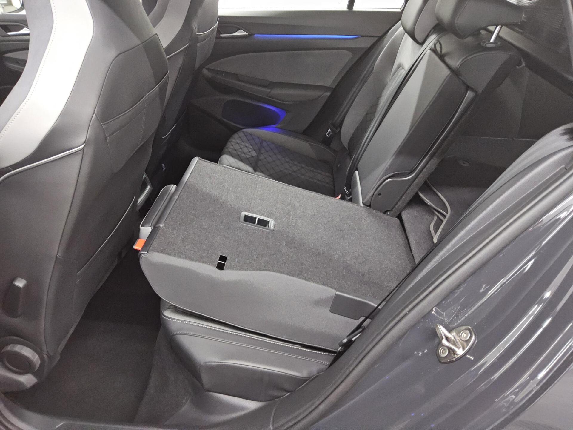 Volkswagen Golf-8 Var. 2.0 TDI R-Line Navi DC LED ACC 13