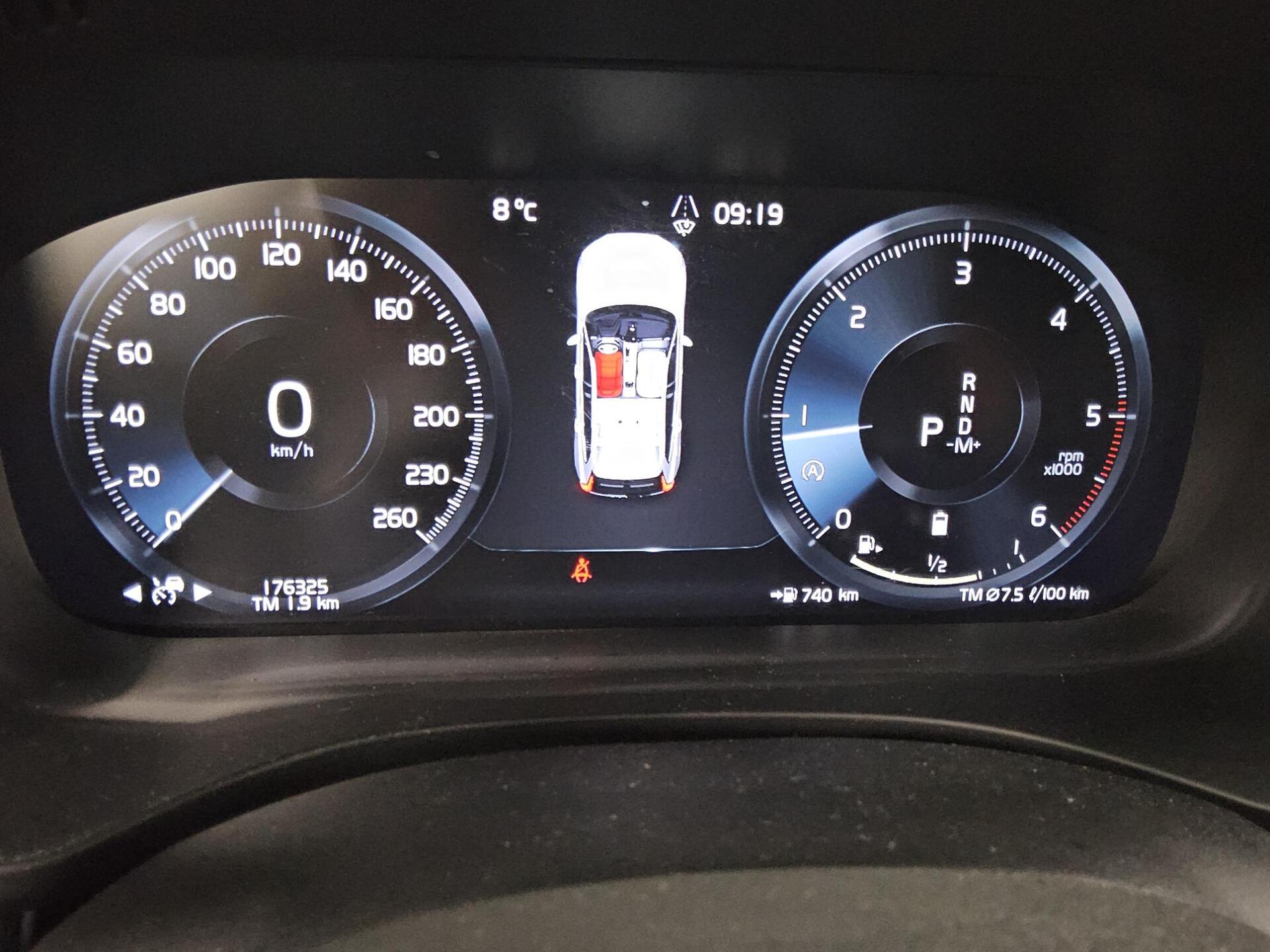 Volvo XC60 B4 D AWD R-Design Navi LED AHK DAB 8