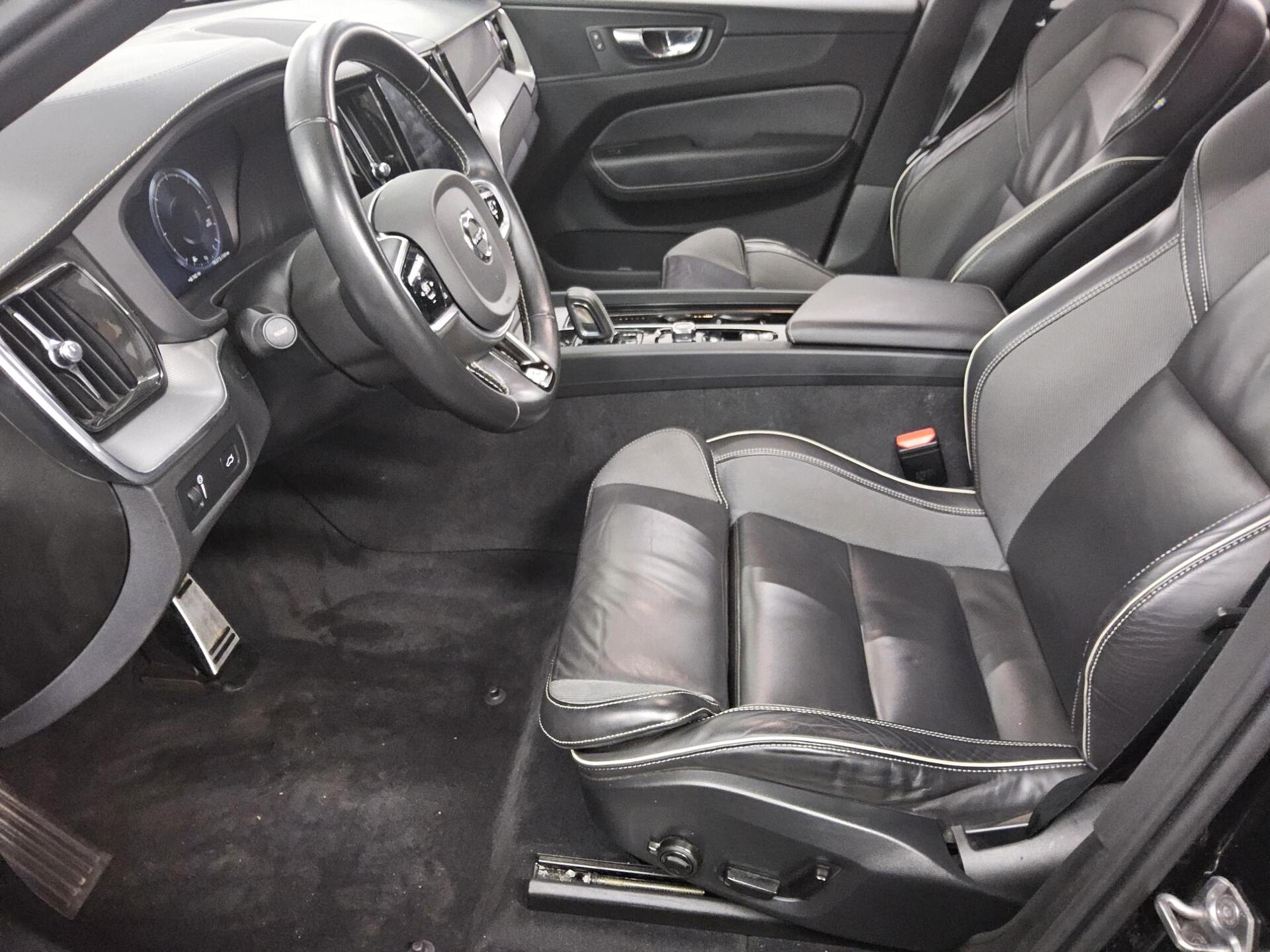 Volvo XC60 B4 D AWD R-Design Navi LED AHK DAB 9