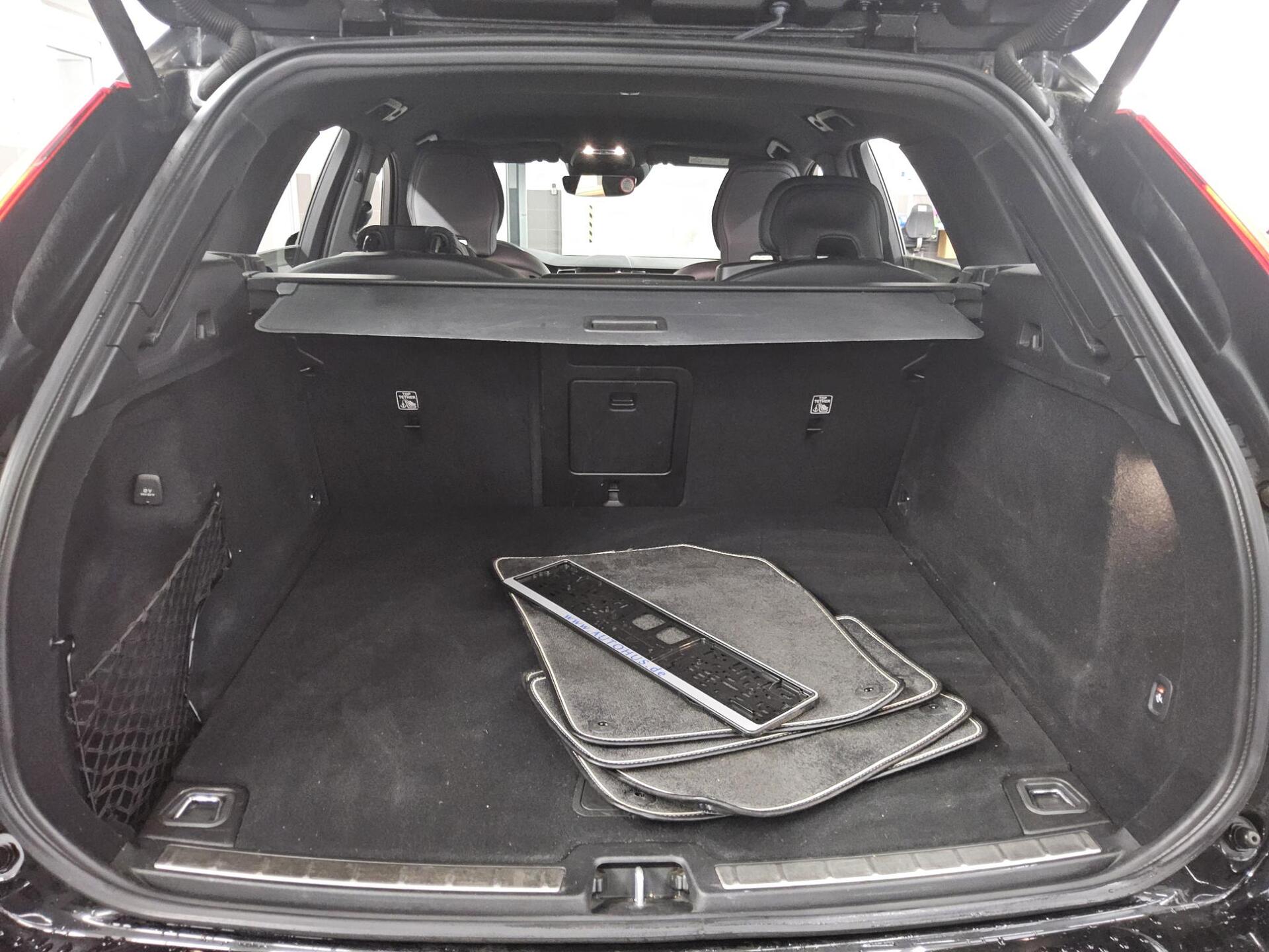 Volvo XC60 B4 D AWD R-Design Navi LED AHK DAB 12