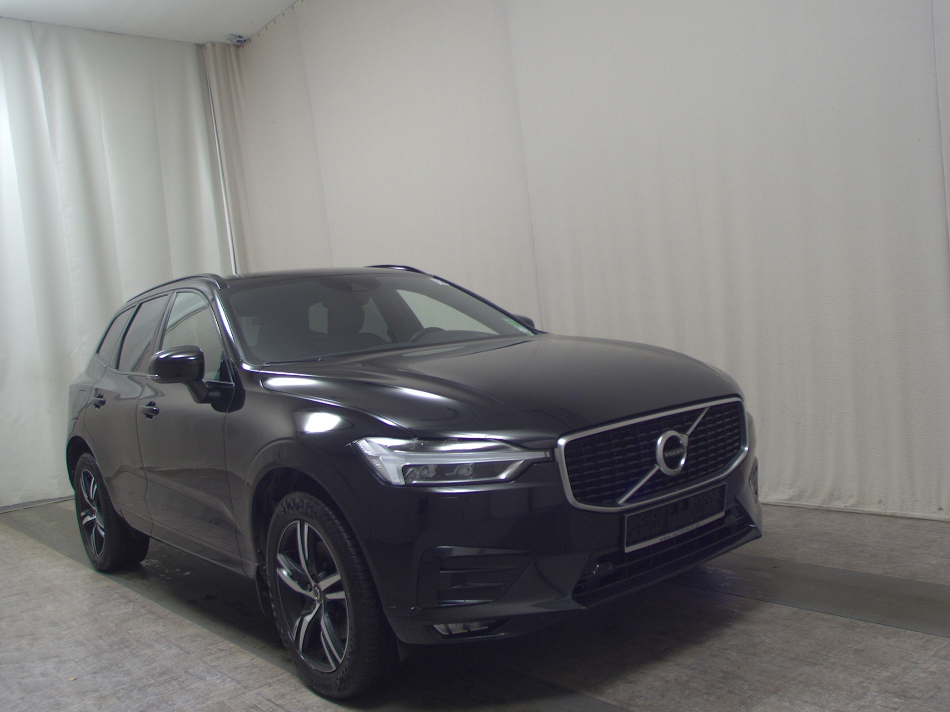Volvo XC60 B4 D AWD R-Design Navi LED AHK DAB 3