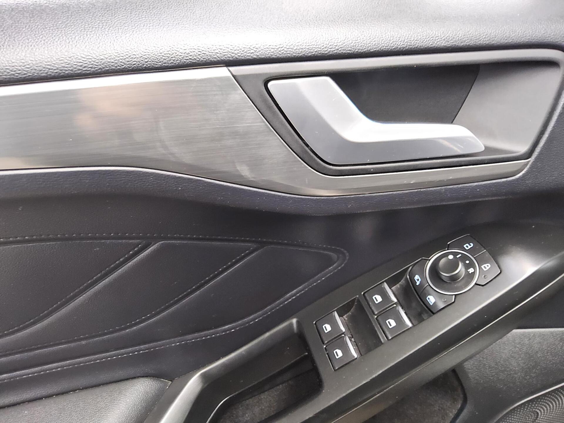 Ford Focus Turnier 1.0 EB Titanium Navi LED RfK Shz 9