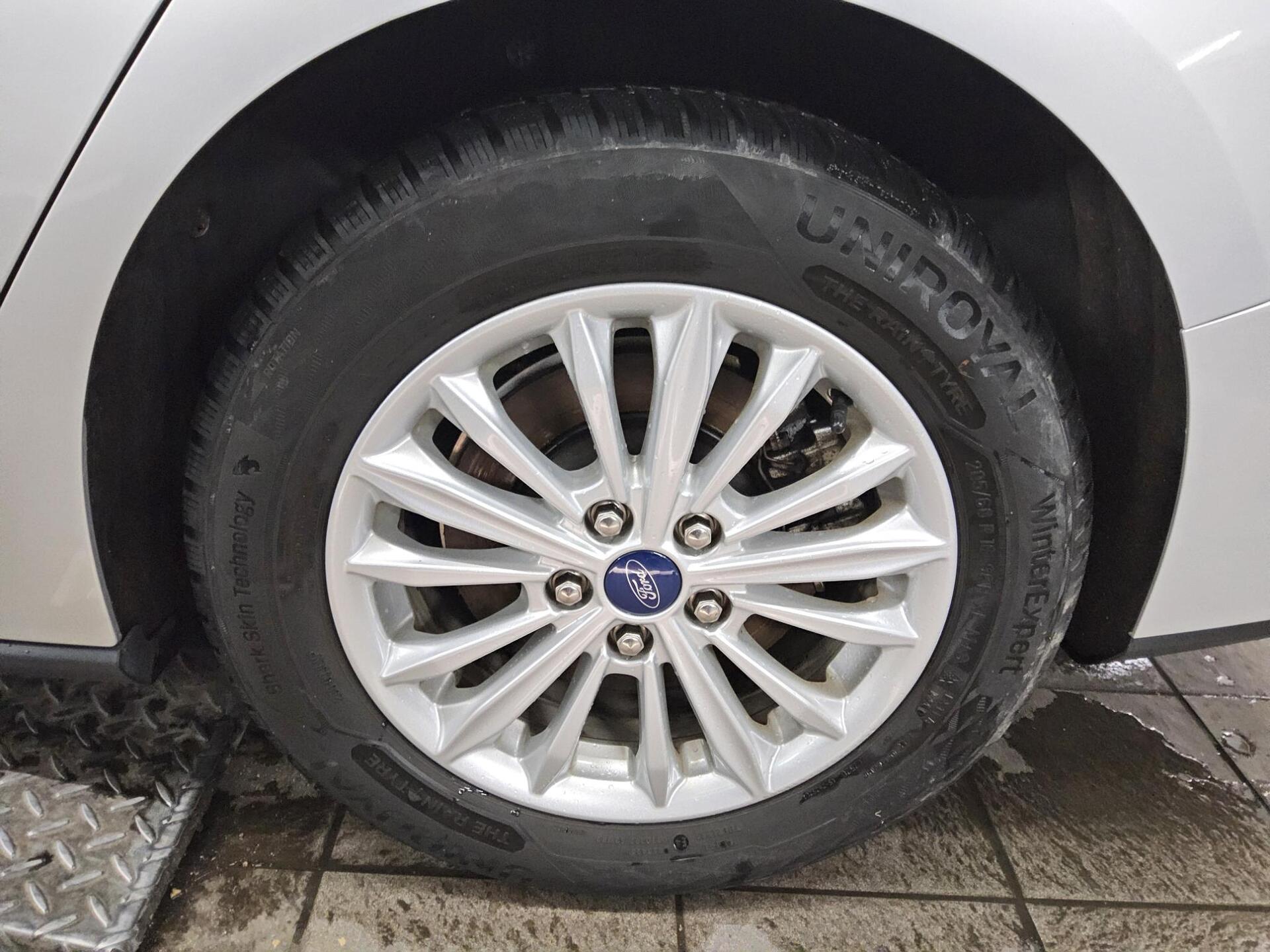 Ford Focus Turnier 1.0 EB Titanium Navi LED RfK Shz 10