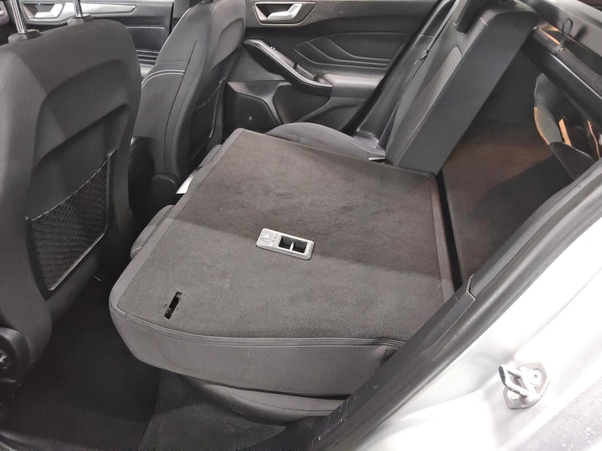 Ford Focus Turnier 1.0 EB Titanium Navi LED RfK Shz 12