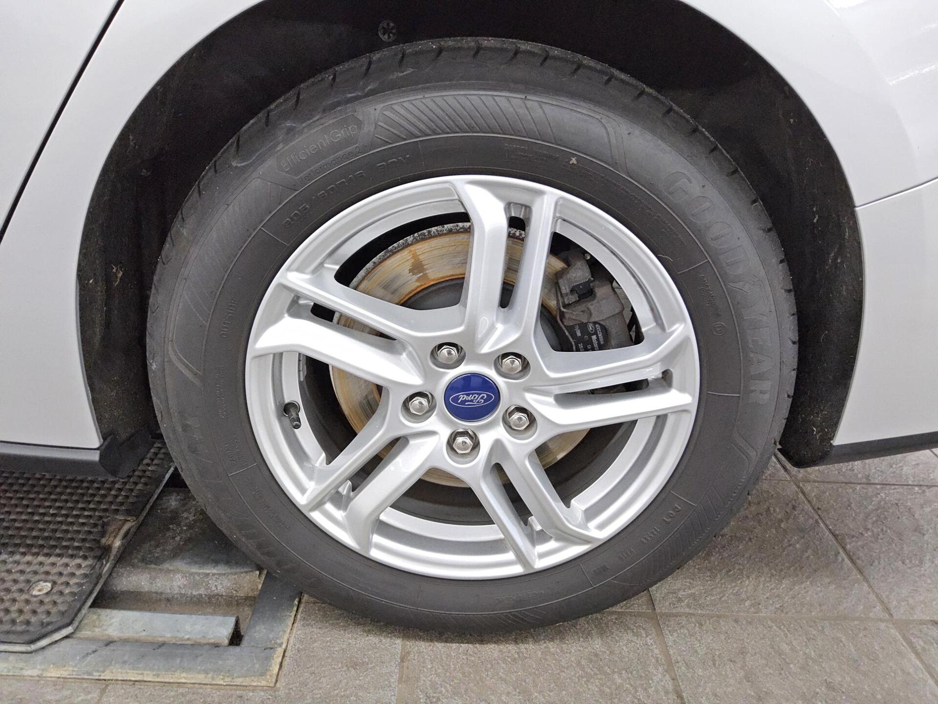 Ford Focus Turnier 1.5 EB Cool&Connect Navi LED AHK 10