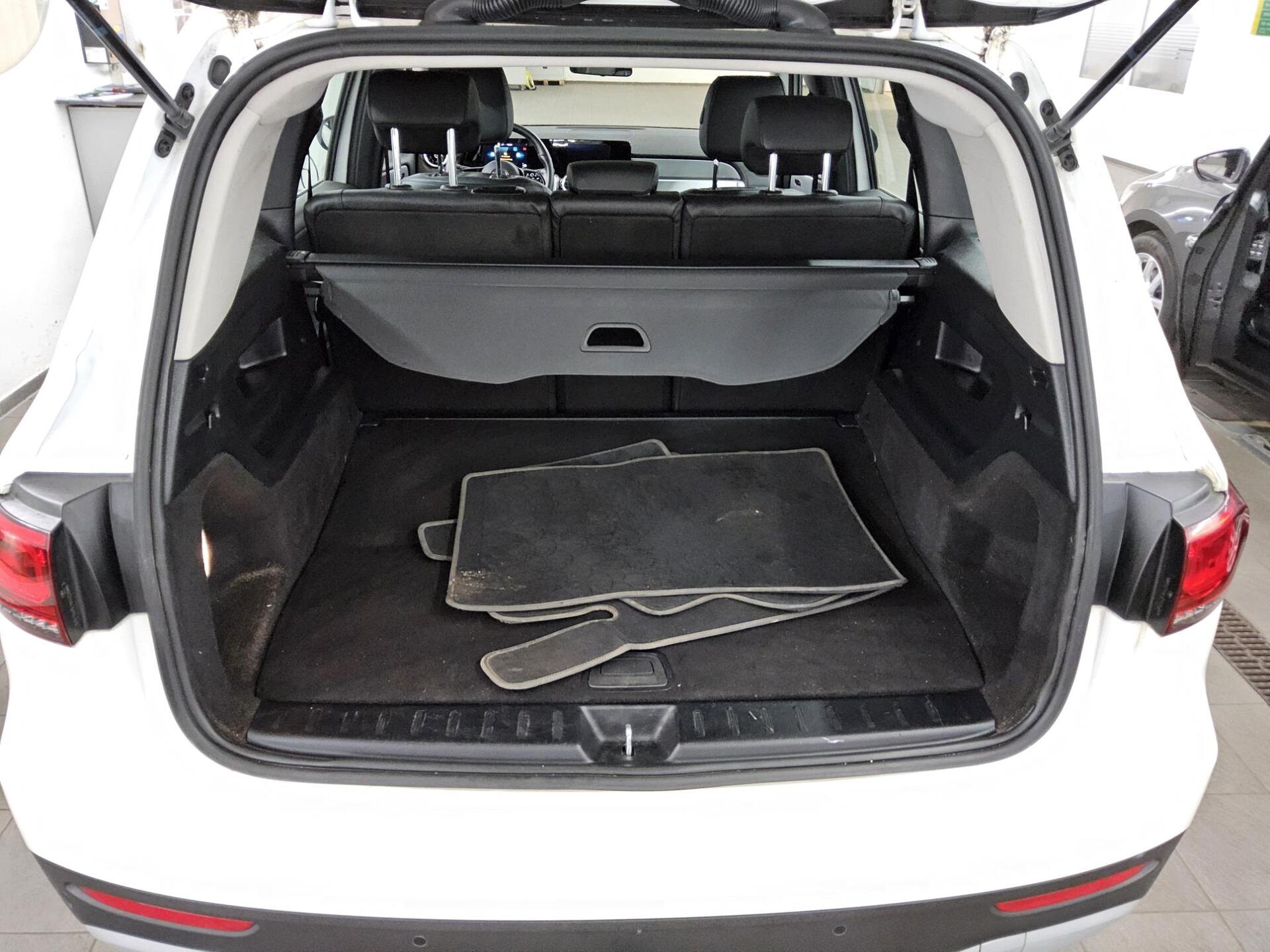 Mercedes-Benz GLB 200 d Style Navi LED Burmester MBUX AHK PDC 12