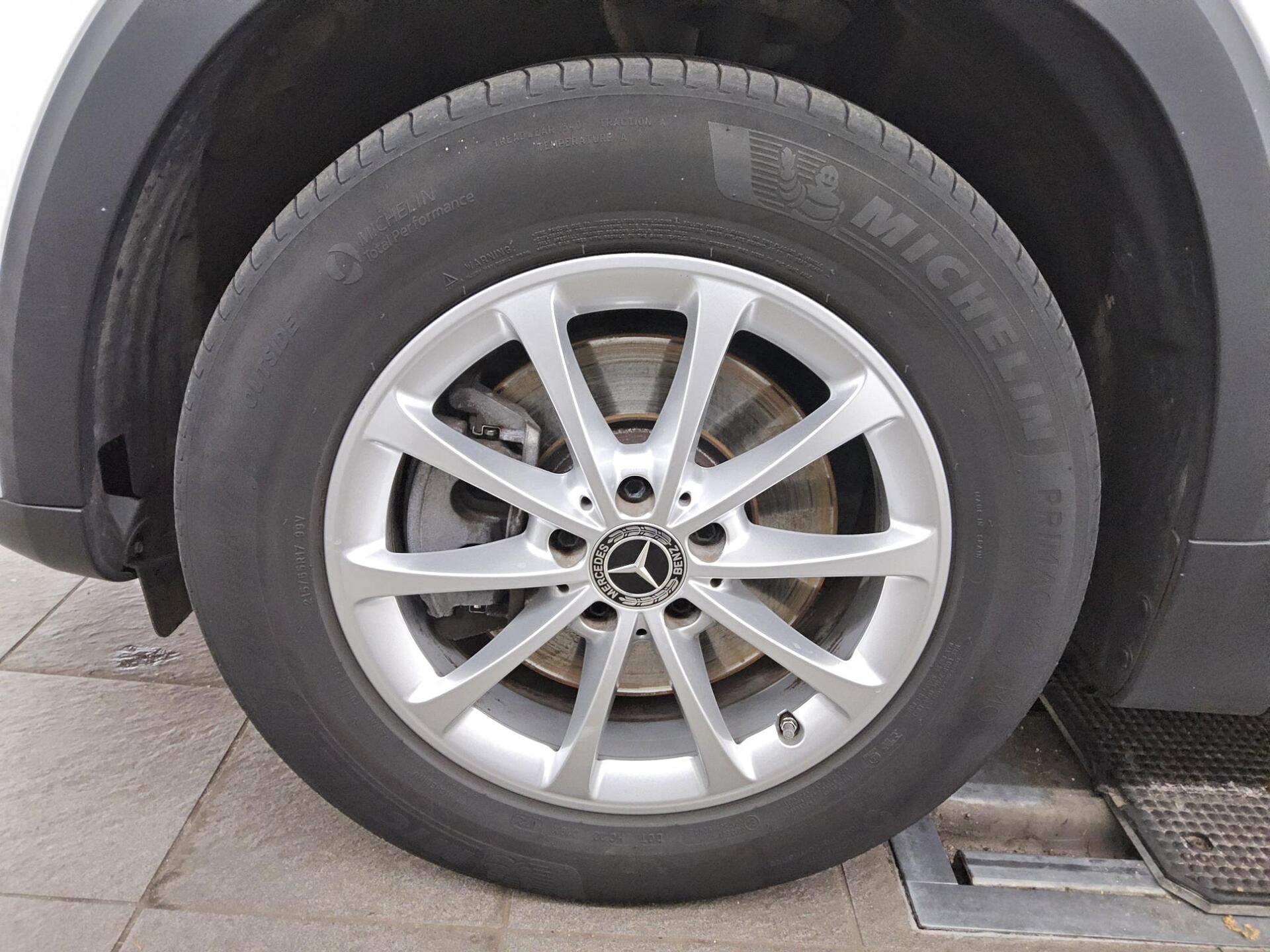 Mercedes-Benz GLB 200 d Style Navi LED Burmester MBUX AHK PDC 11