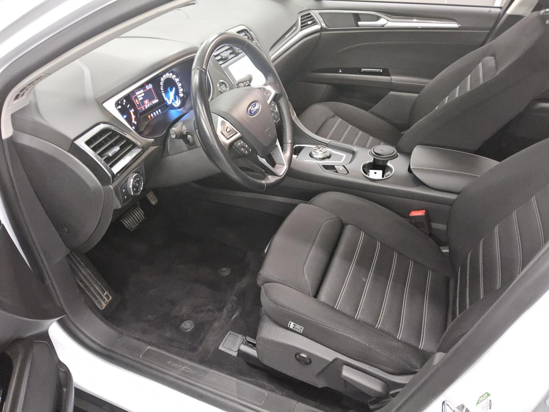 Ford Mondeo Turnier 2.0 EB Business Navi AHK SHZ 8