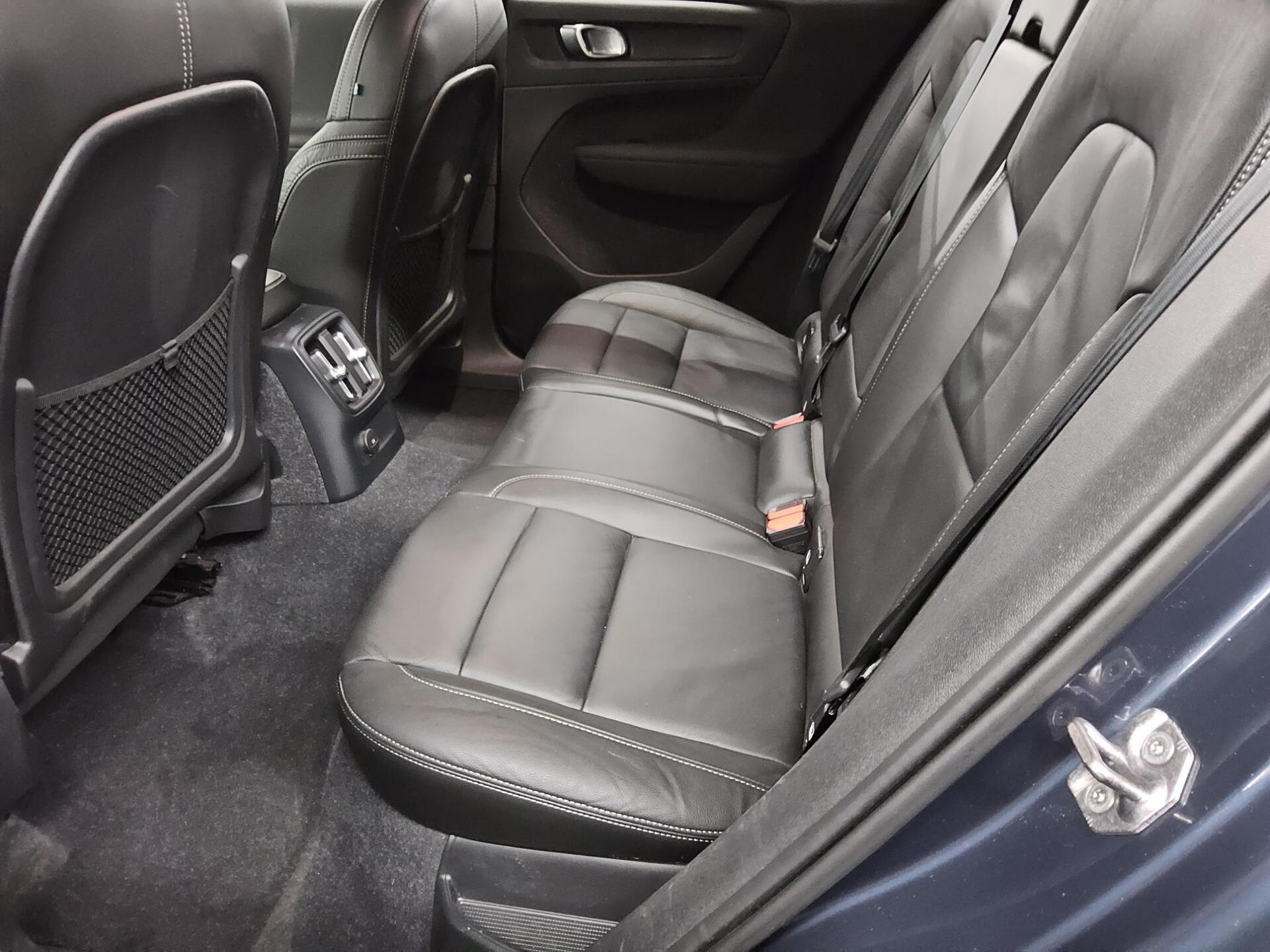 Volvo XC40 T4 Recharge Momentum Leder Navi H-K RfK AHK 13