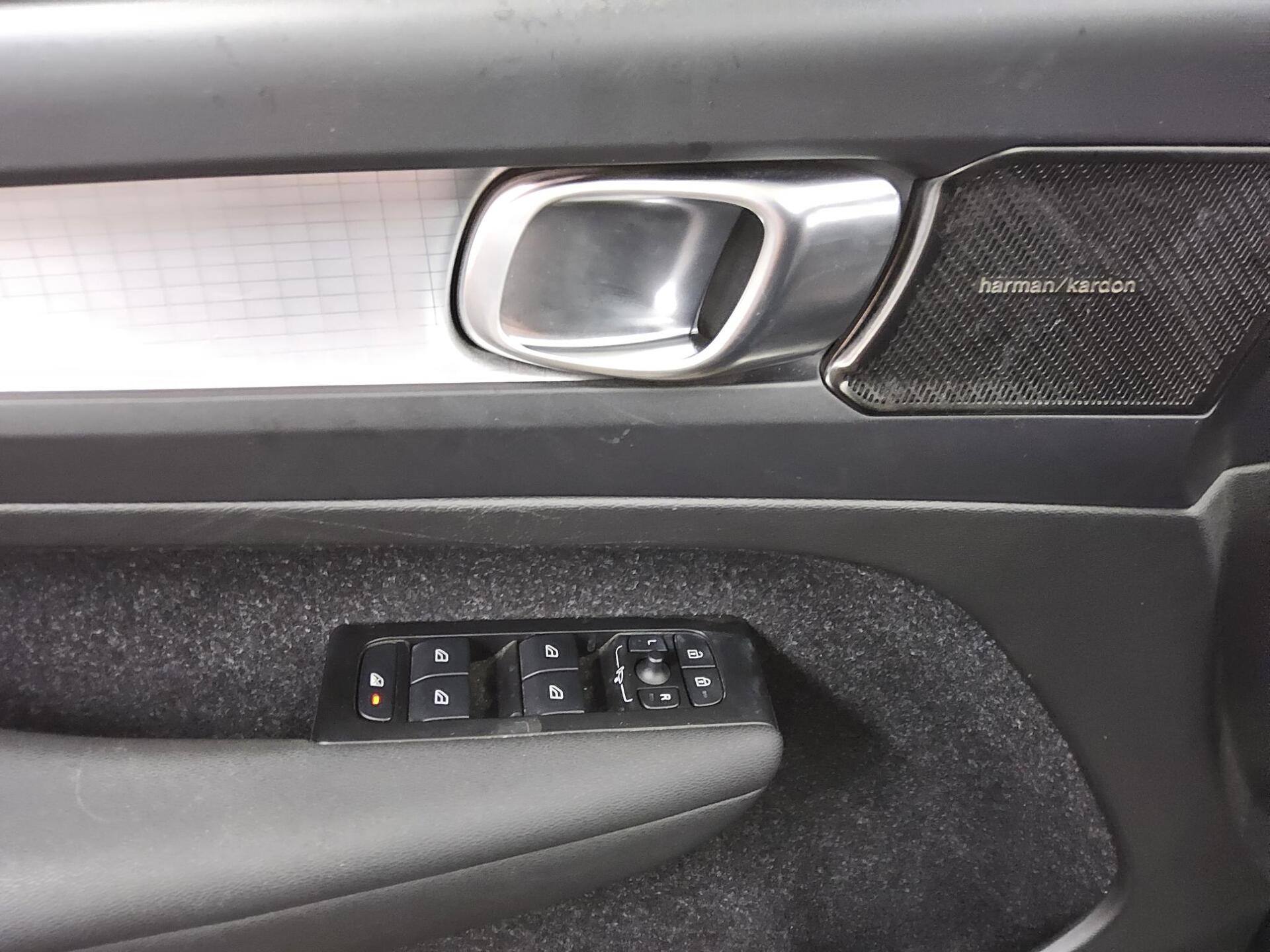 Volvo XC40 T4 Recharge Momentum Leder Navi H-K RfK AHK 10