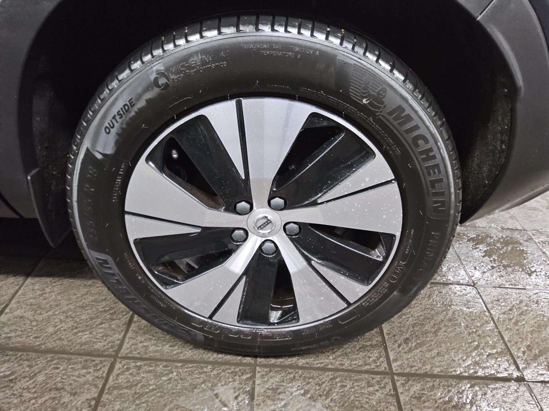 Volvo XC40 T4 Recharge Momentum Leder Navi H-K RfK AHK 11