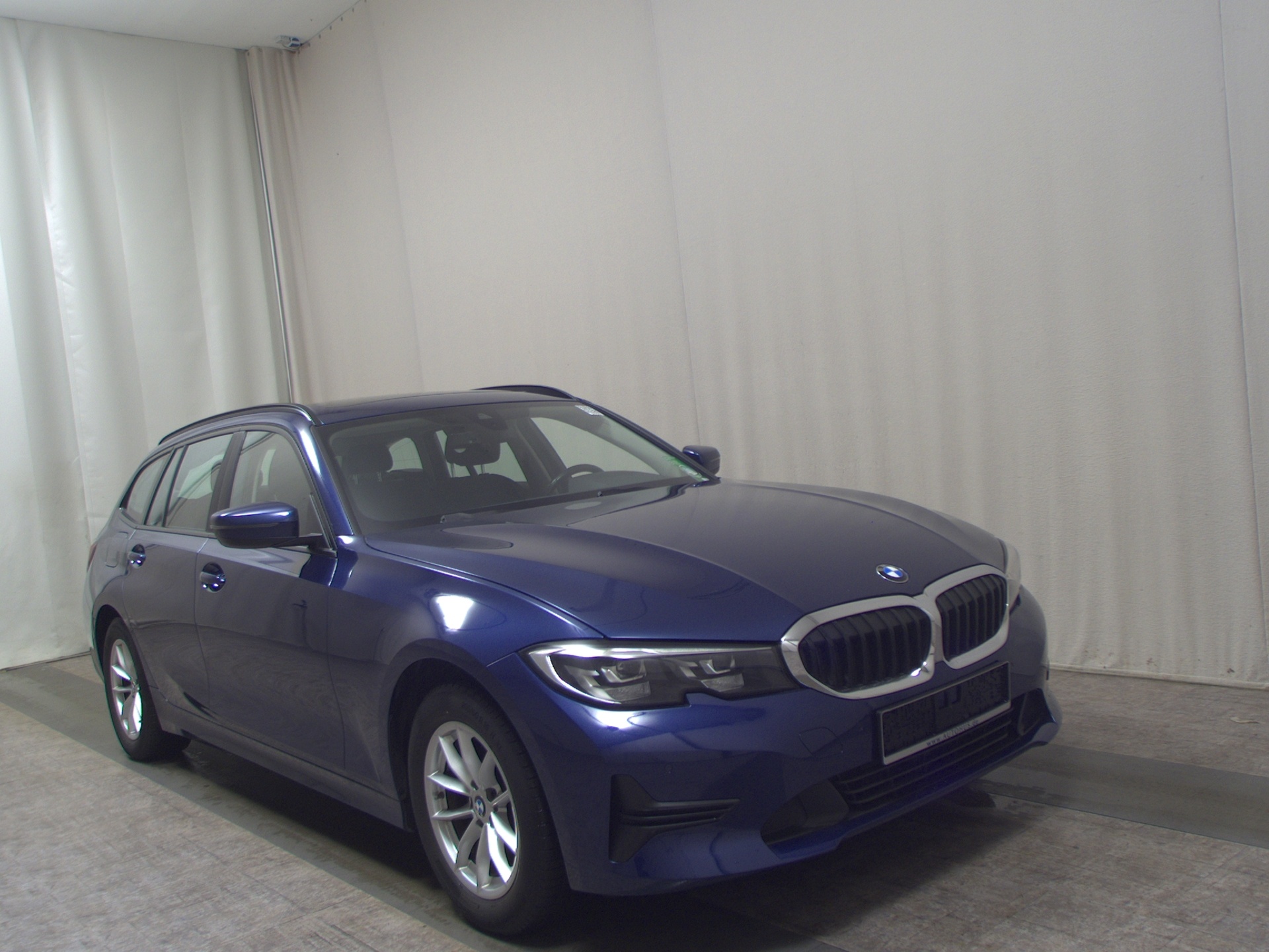 BMW 320dA Touring Advantage Navi LED LC-Pro Pano AHK 3