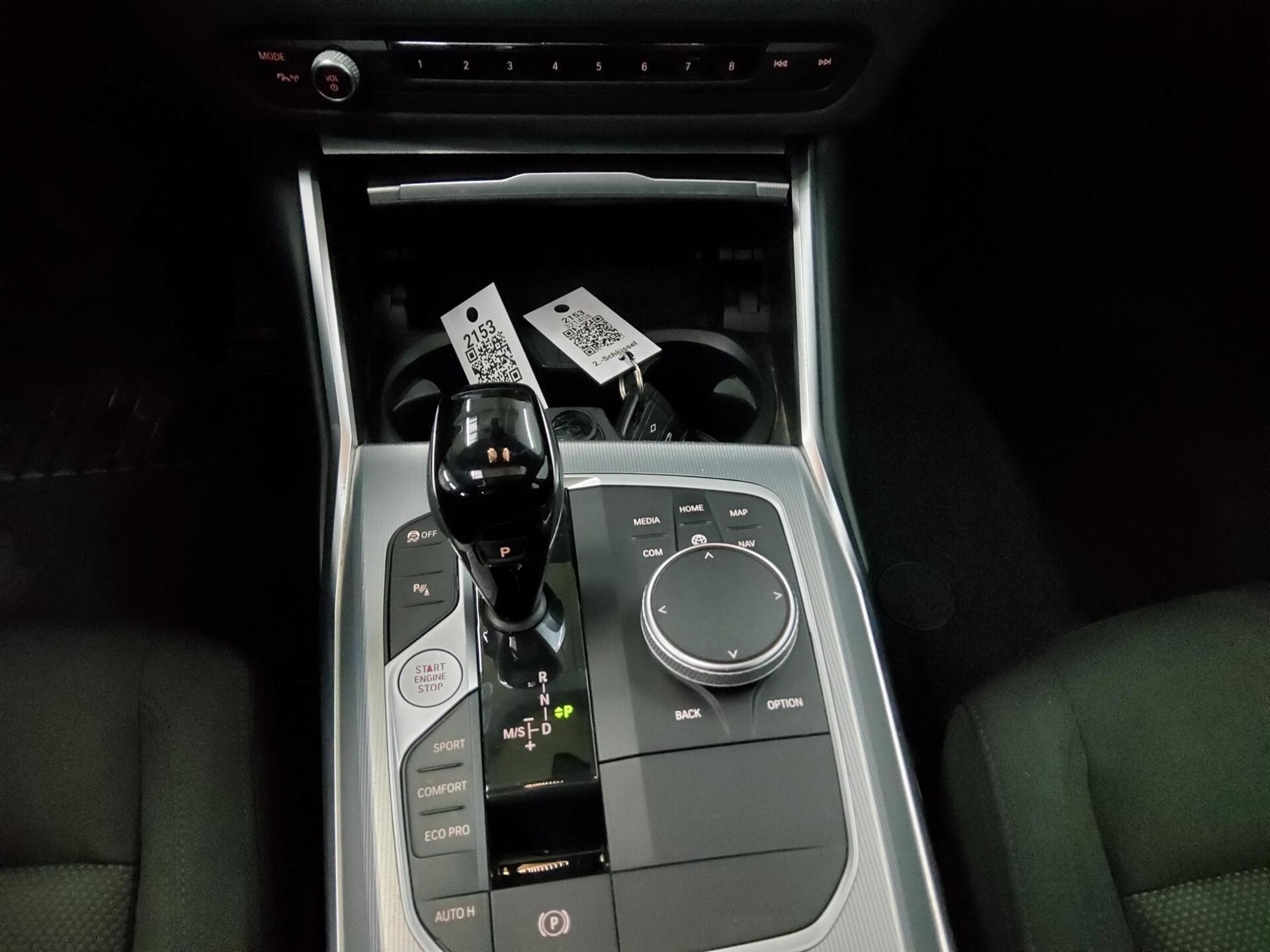 BMW 320dA Touring Advantage Navi LED LC-Pro Pano AHK 6