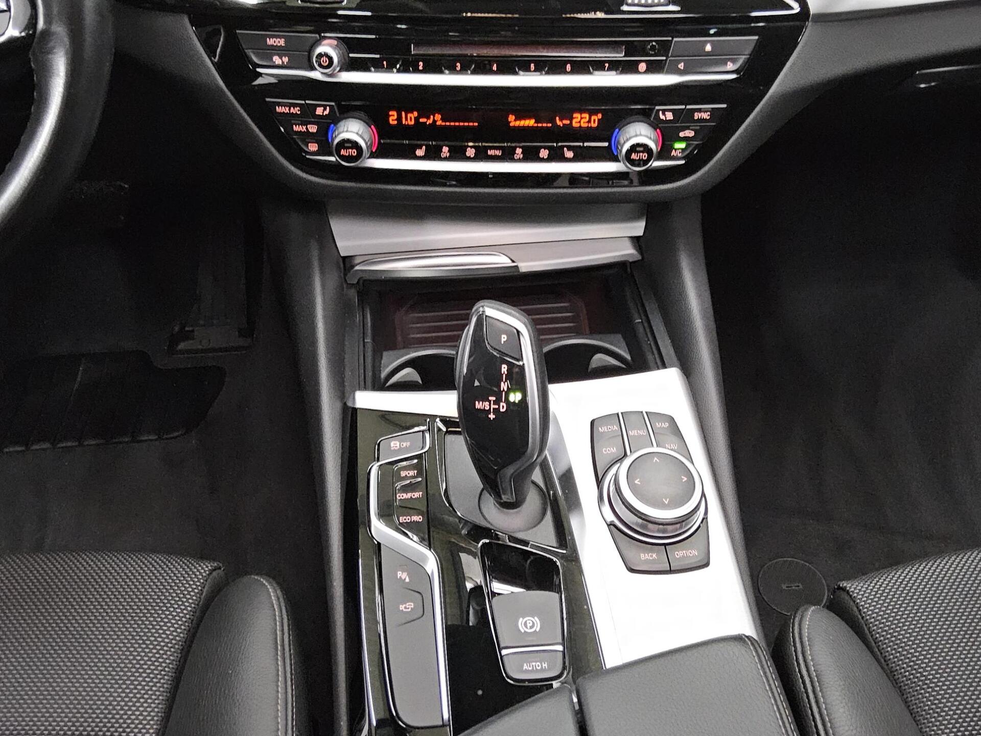 BMW 520dA Touring Sport-Line Navi LED HiFi Pano DA+ 6